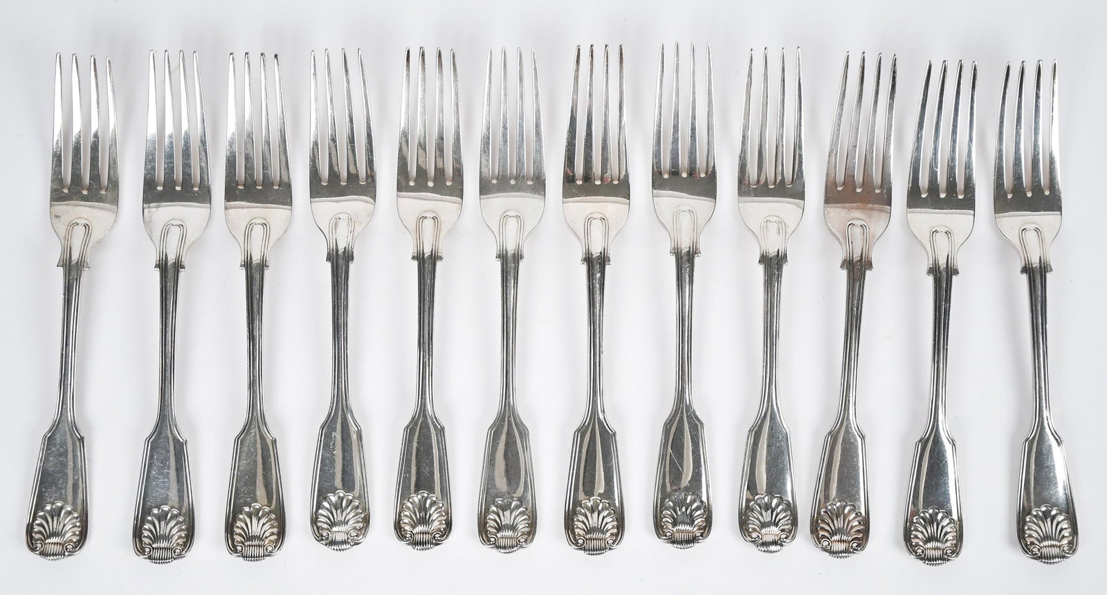 ENGLISH SHELL PATTERN STERLING FLATWARE SET. - 7