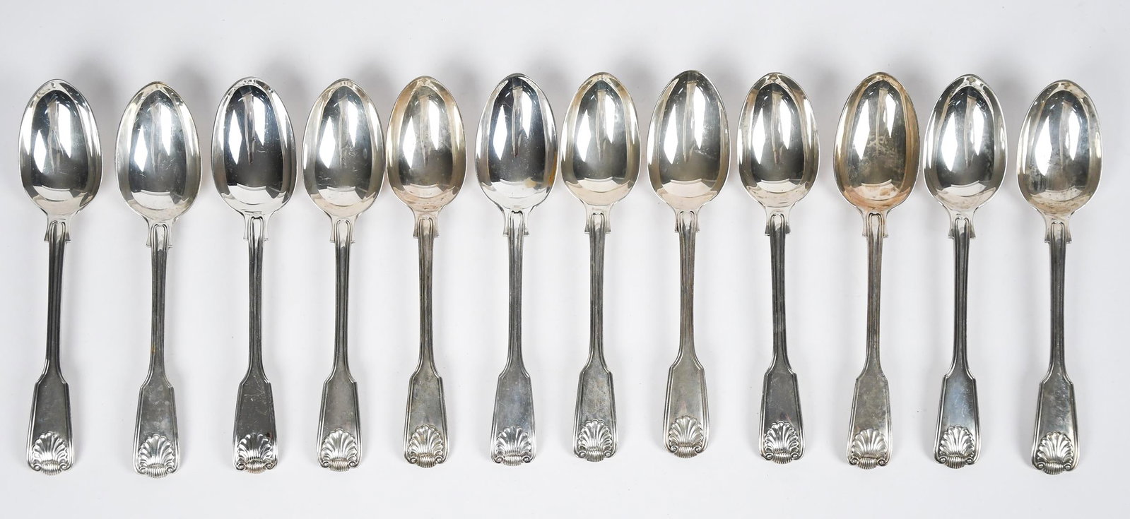 ENGLISH SHELL PATTERN STERLING FLATWARE SET. - 8