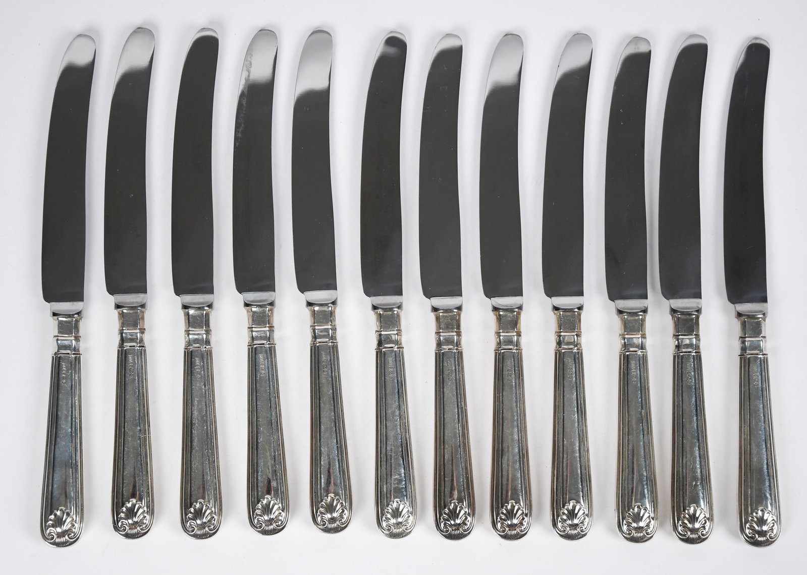 ENGLISH SHELL PATTERN STERLING FLATWARE SET. - 9