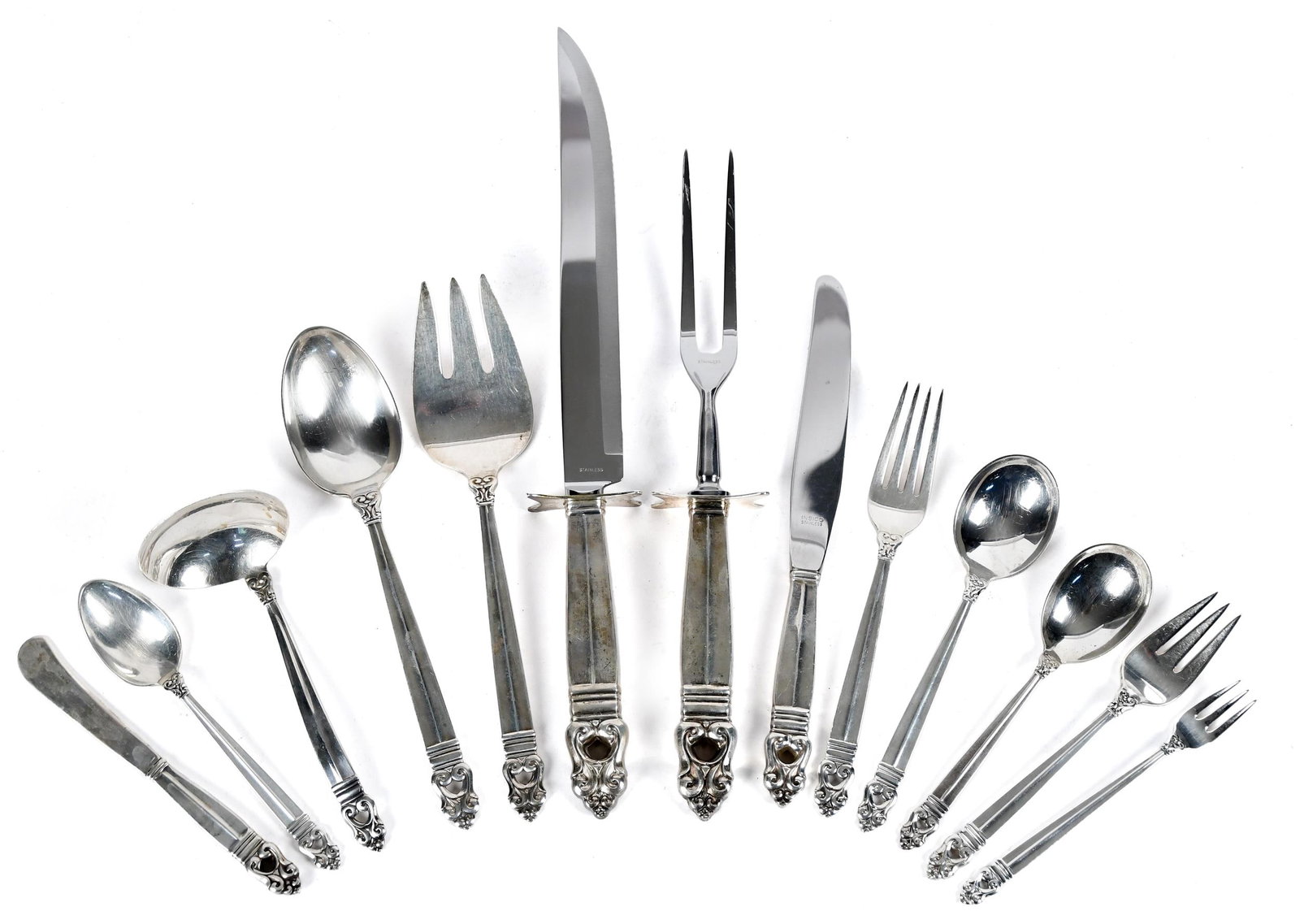 INTERNATIONAL ROYAL DANISH STERLING FLATWARE SET.: An International Silver Co. sterling flatware set, Royal Danish pattern, total weight excluding sterling handled items 82.2 oz t. 86 pieces including:12 forks 7”L12 soup spoons 6.5”L22 tea