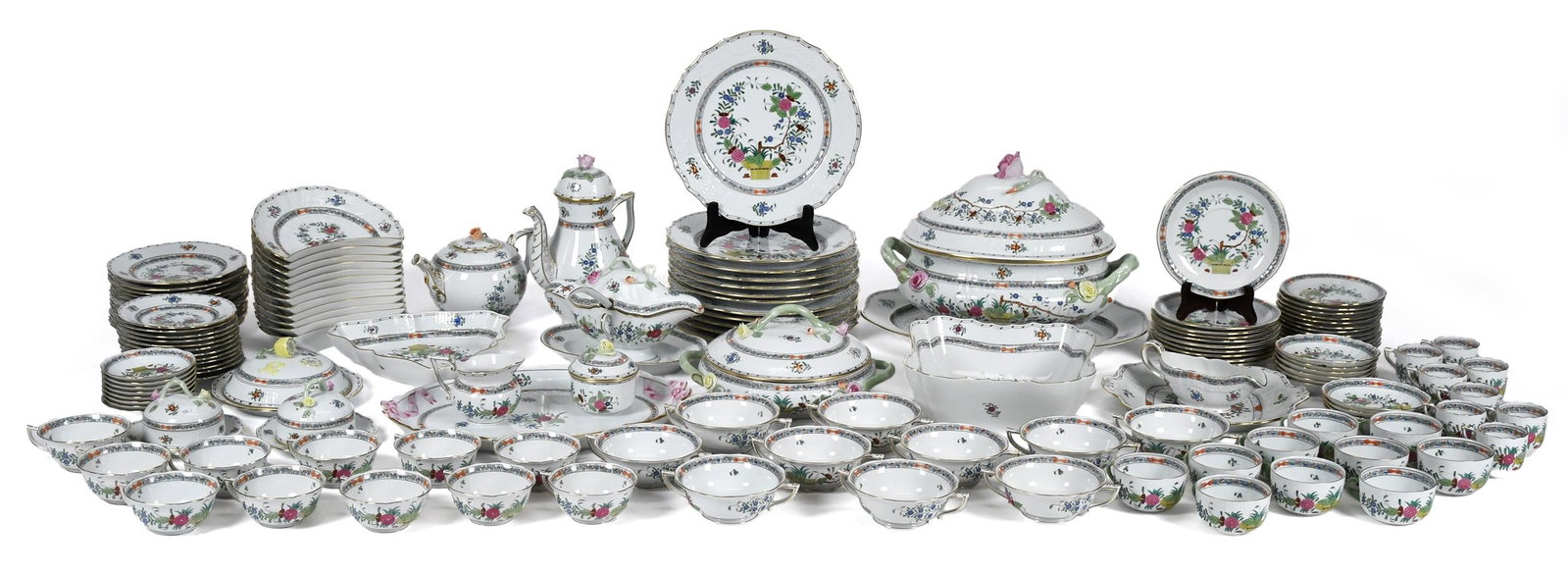 LARGE SET OF HEREND INDIAN BASKET CHINA.: An exceptional large set of Herend Indian Basket pattern china, 150 pieces including:Lidded oval tureen 14.5”L, with under tray 16”LLidded vegetable 11”LCoffee pot 10”H and tea