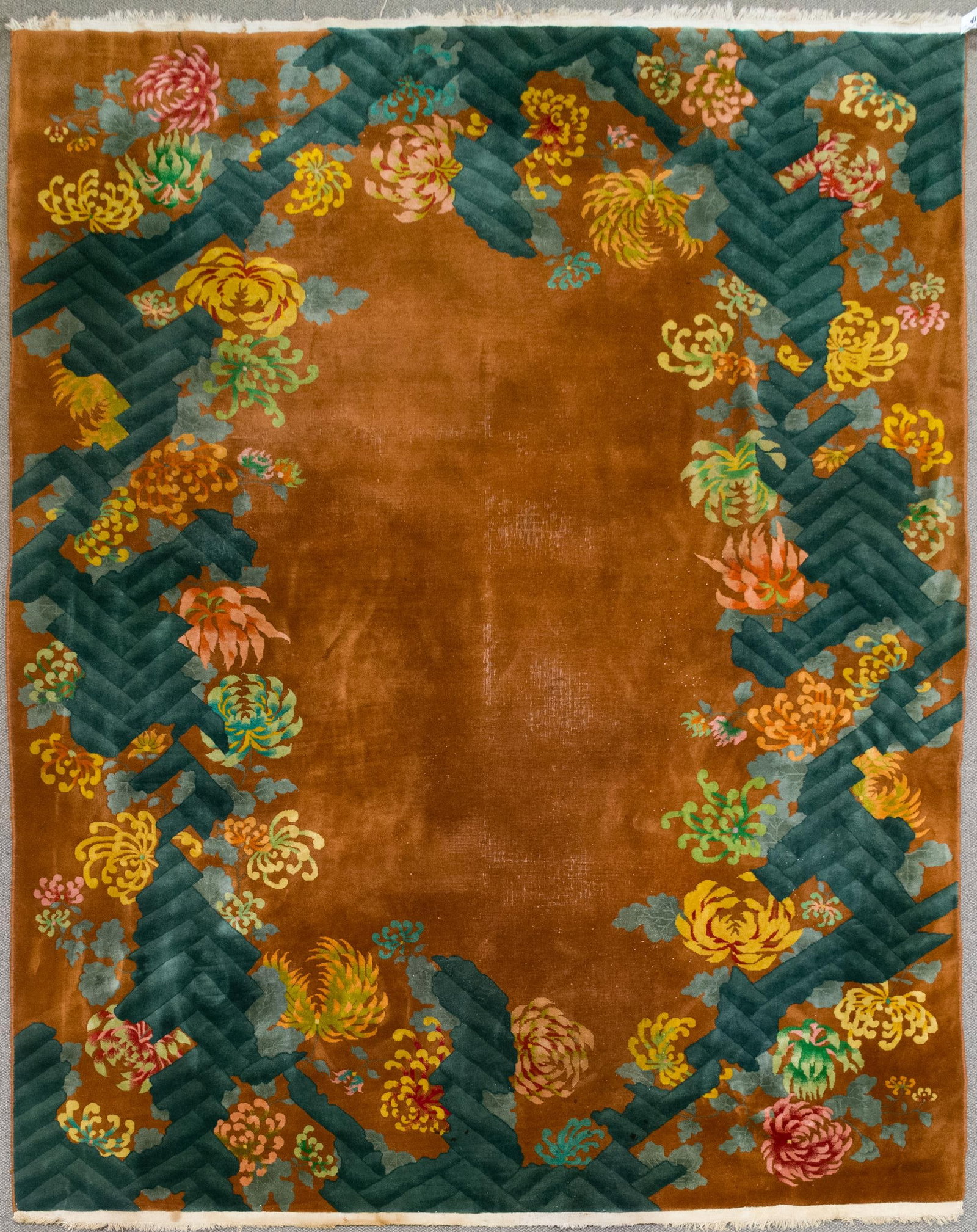 VINTAGE ROOM SIZE CHINESE RUG. (1 of 6)
