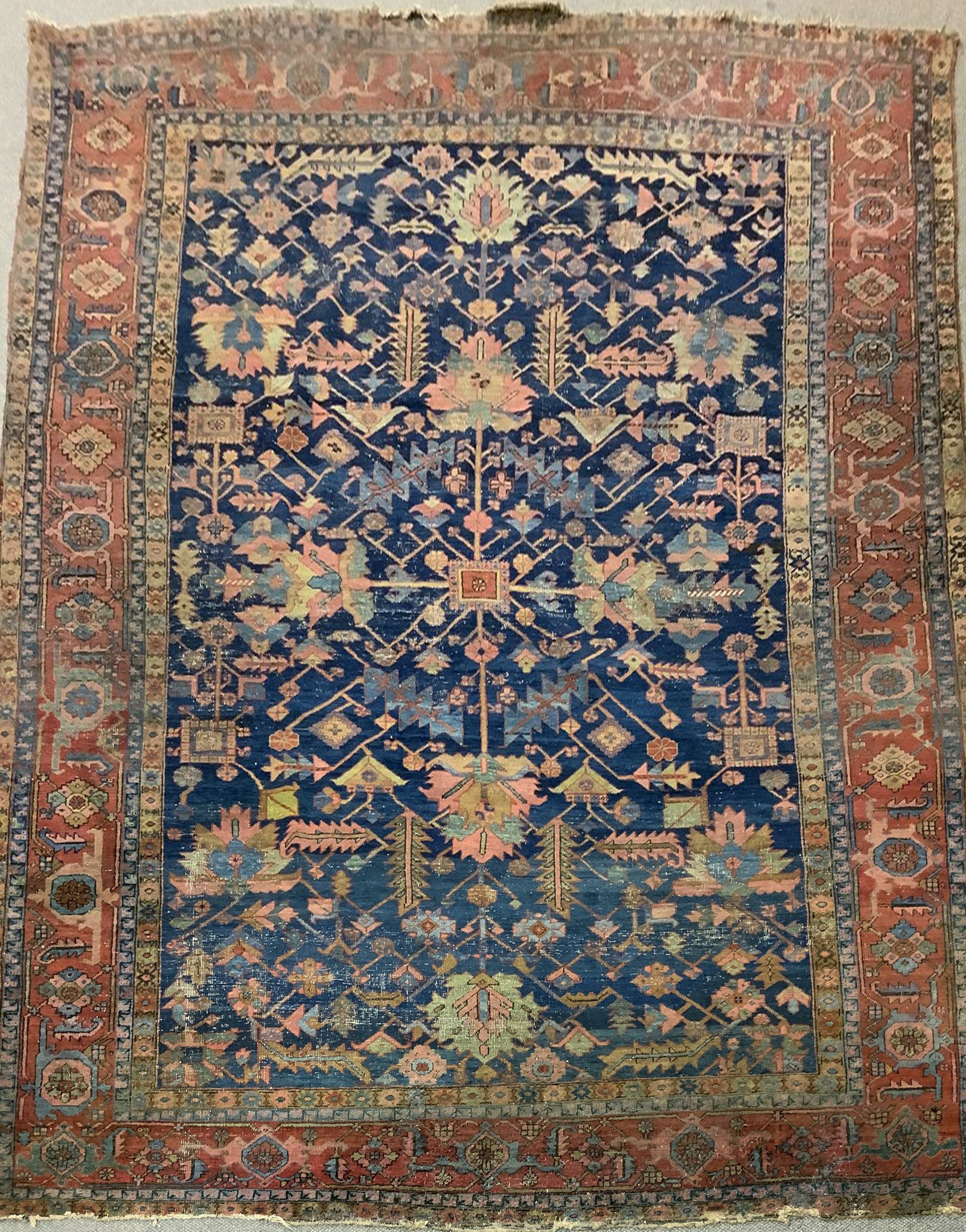 ANTIQUE ORIENTAL HERIZ ROOM SIZE RUG. (1 of 8)