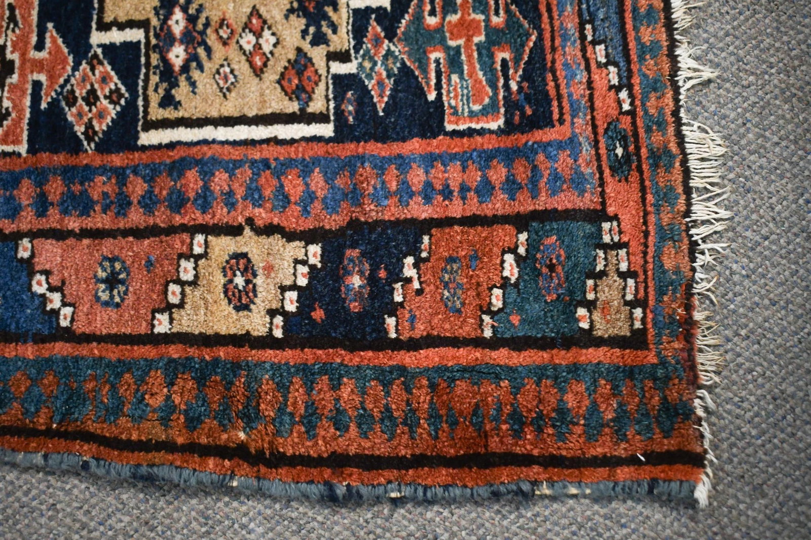 ANTIQUE ORIENTAL HALL RUNNER. - 3