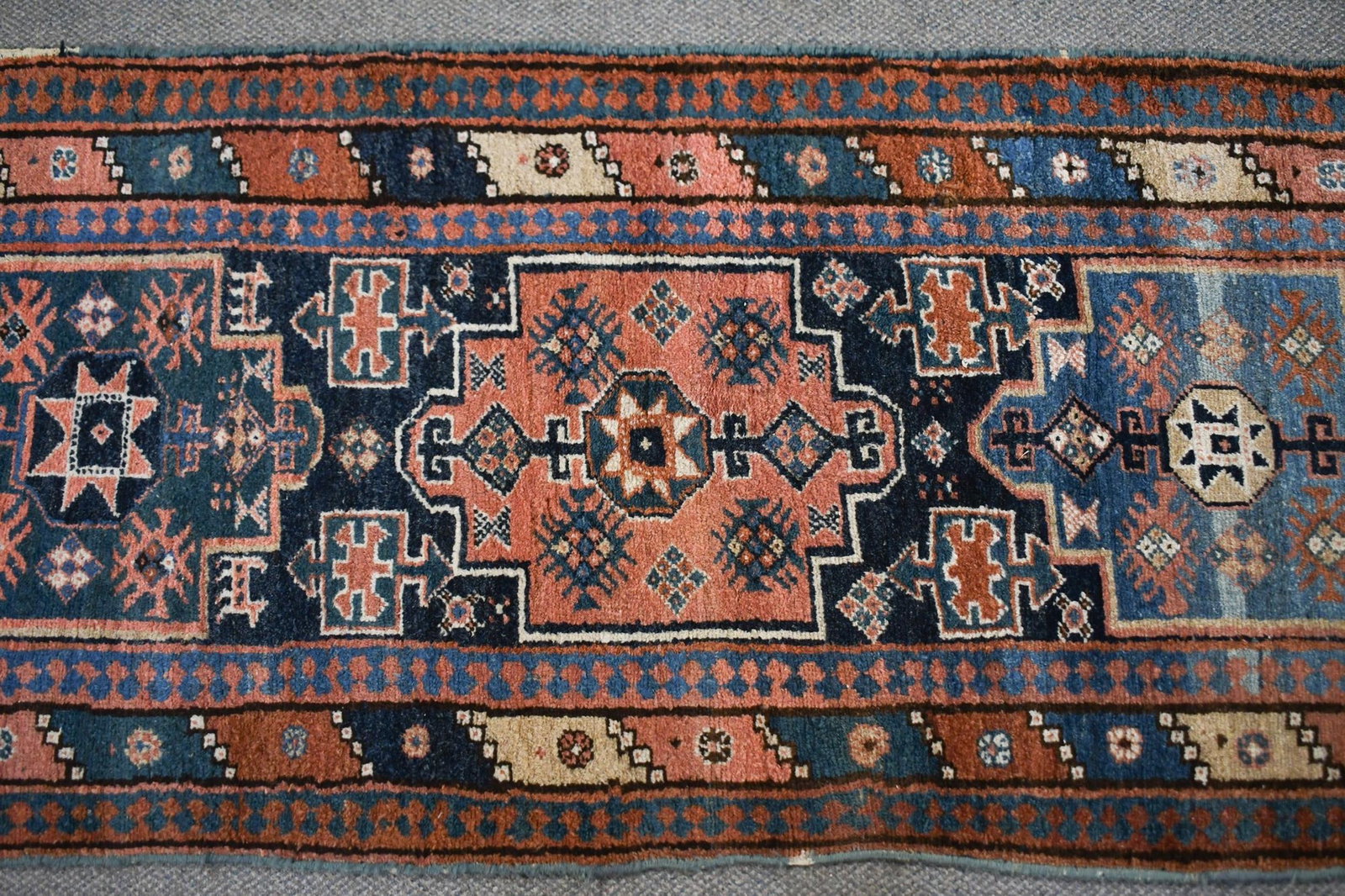 ANTIQUE ORIENTAL HALL RUNNER. - 4