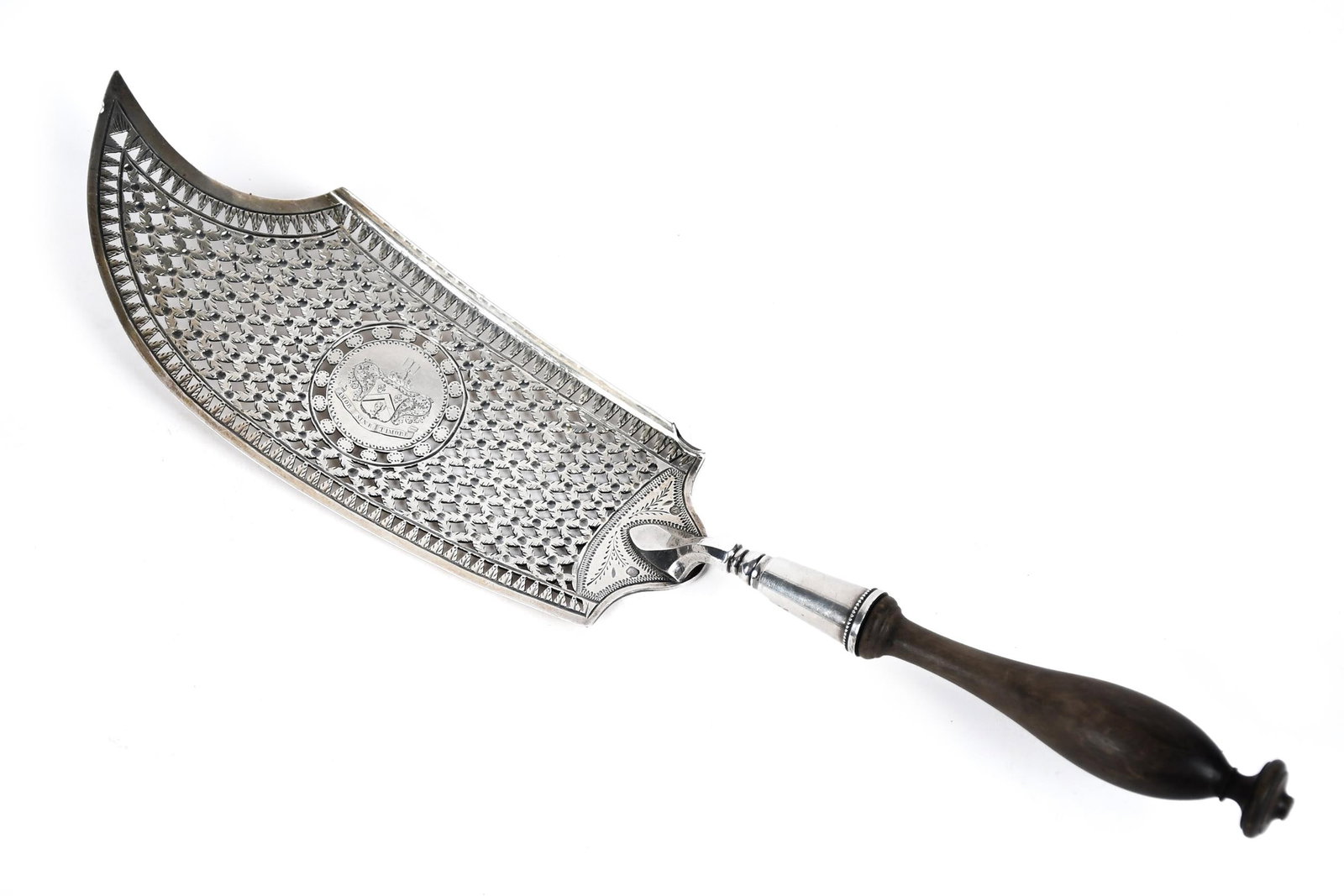 18TH C. FRENCH PIERCED 950 SILVER FISH SERVER.: A hallmarked French 950 silver fish server with an elaborately pierced blade and turned wooden handle. Blade marked with an armorial crest and verse. 14.5”L. Weight 5.5 oz t.