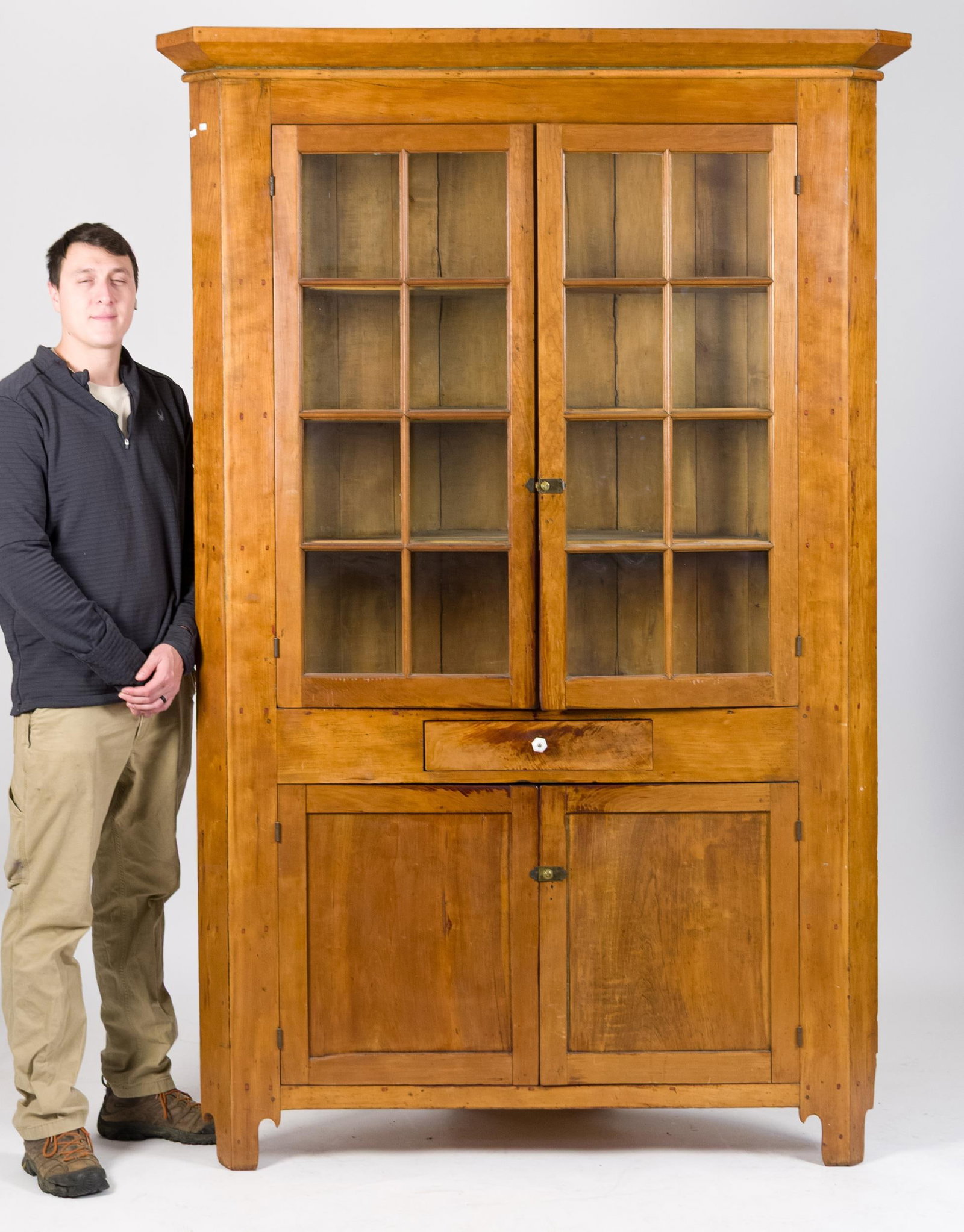 19TH C. AMERICAN CHERRY CORNER CUPBOARD. - 11