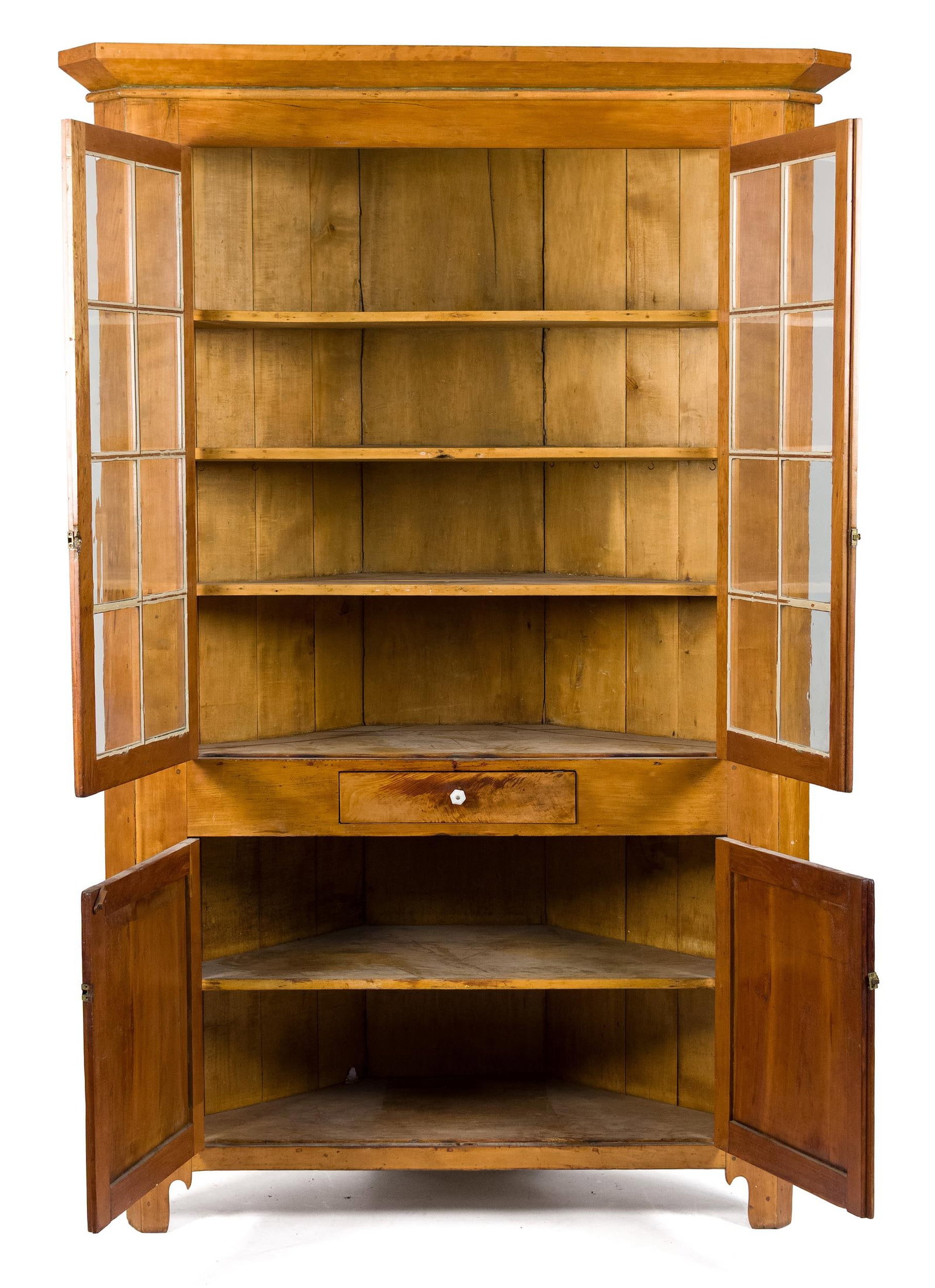 19TH C. AMERICAN CHERRY CORNER CUPBOARD. - 2