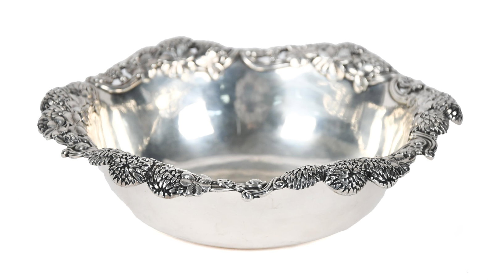 TIFFANY & CO. STERLING SILVER CLOVER BOWL.: A Tiffany & Co. sterling silver bowl, rim with clover decoration. 9” dia. 13.6 oz t.