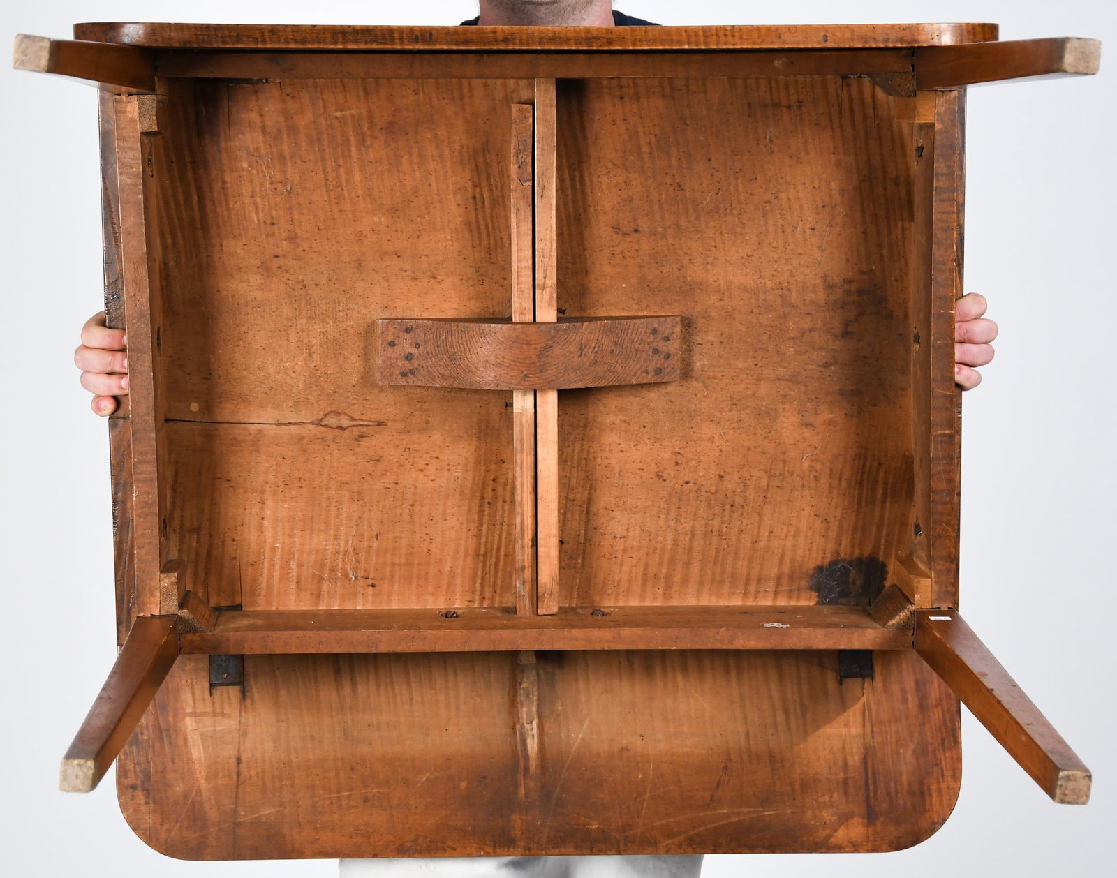 19TH C. TIGER MAPLE NEW ENGLAND DROP LEAF TABLE. - 3