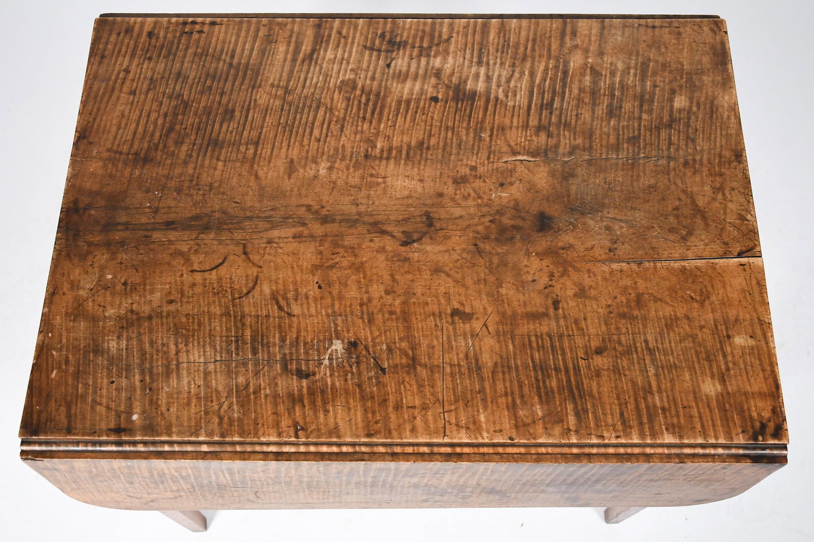 19TH C. TIGER MAPLE NEW ENGLAND DROP LEAF TABLE. - 4