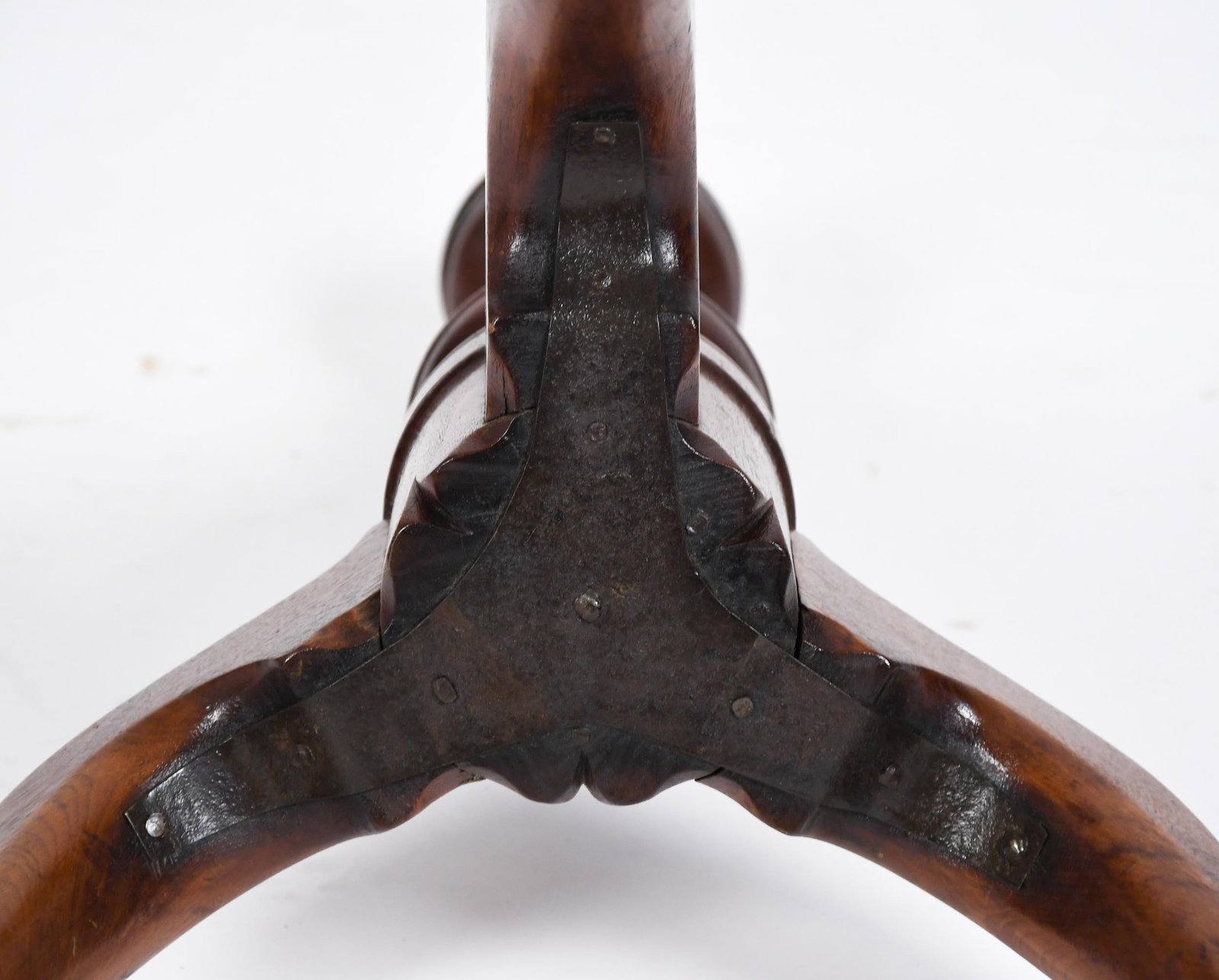 18TH C. PA WALNUT DISH TOP TEA TABLE. - 2