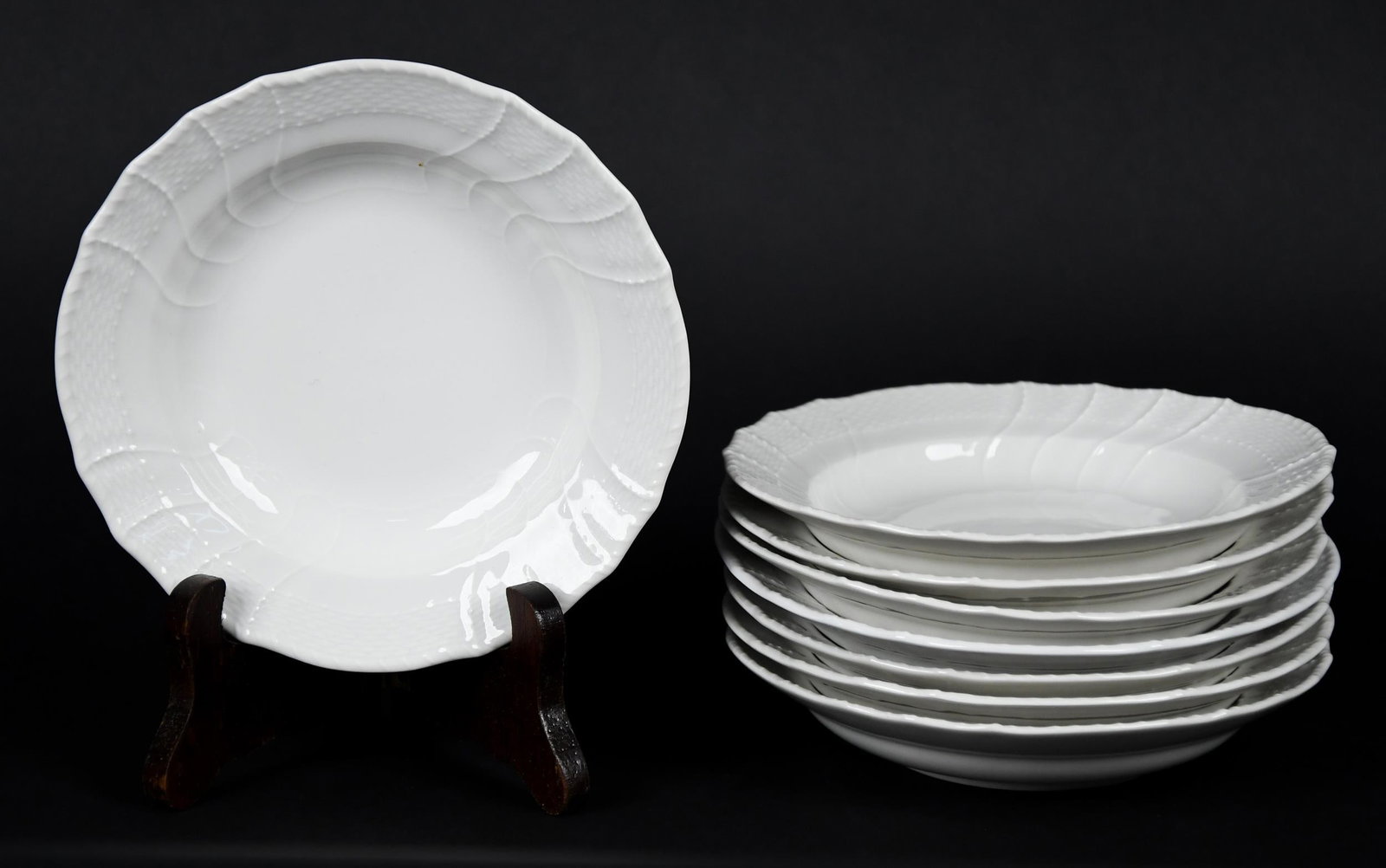 KPM BERLIN NEUOSIER PATTERN CHINA SET. - 12