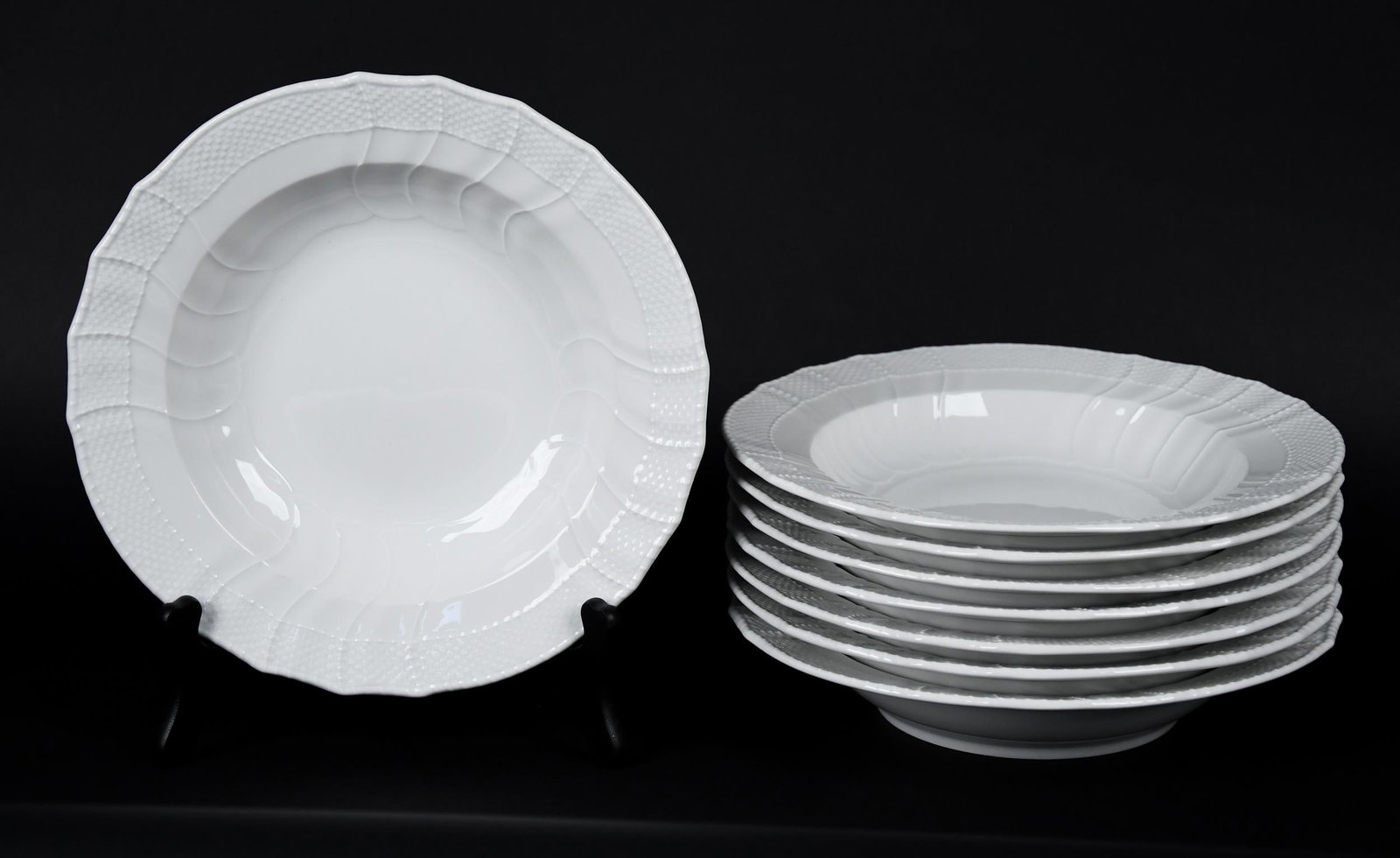 KPM BERLIN NEUOSIER PATTERN CHINA SET. - 15