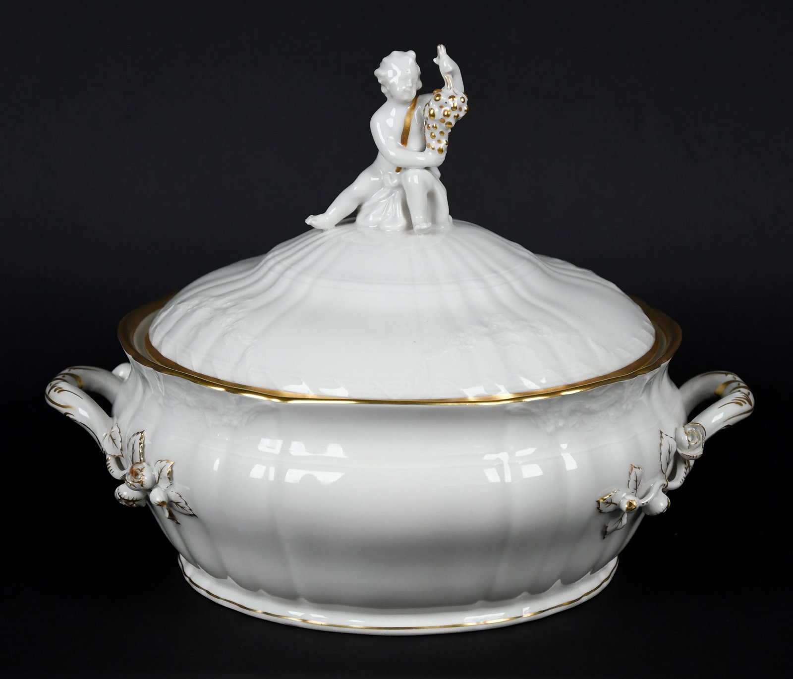 KPM BERLIN NEUOSIER PATTERN CHINA SET. - 16