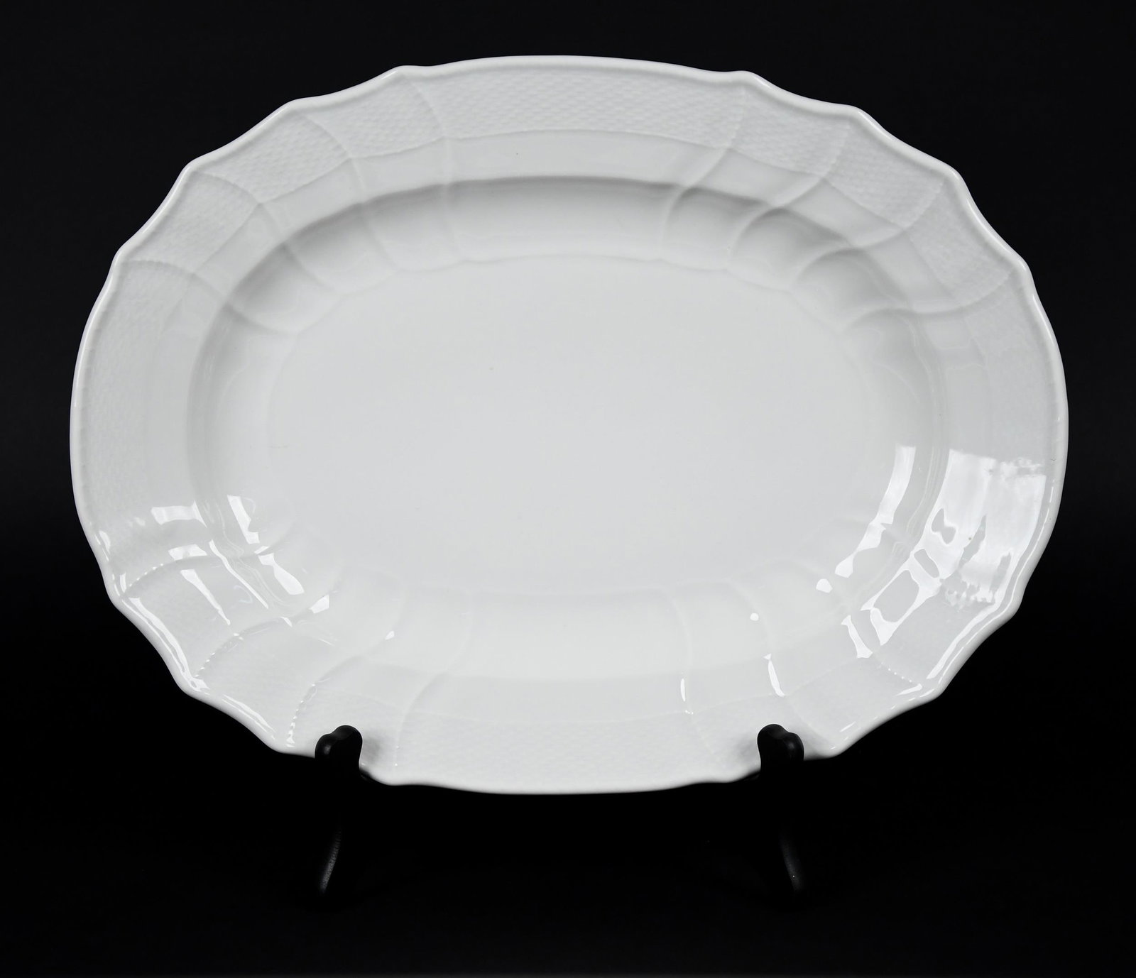 KPM BERLIN NEUOSIER PATTERN CHINA SET. - 17
