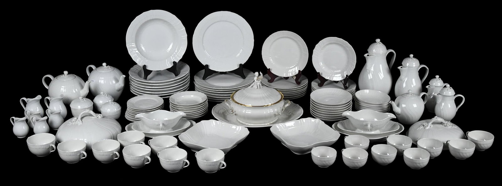 KPM BERLIN NEUOSIER PATTERN CHINA SET. (1 of 20)