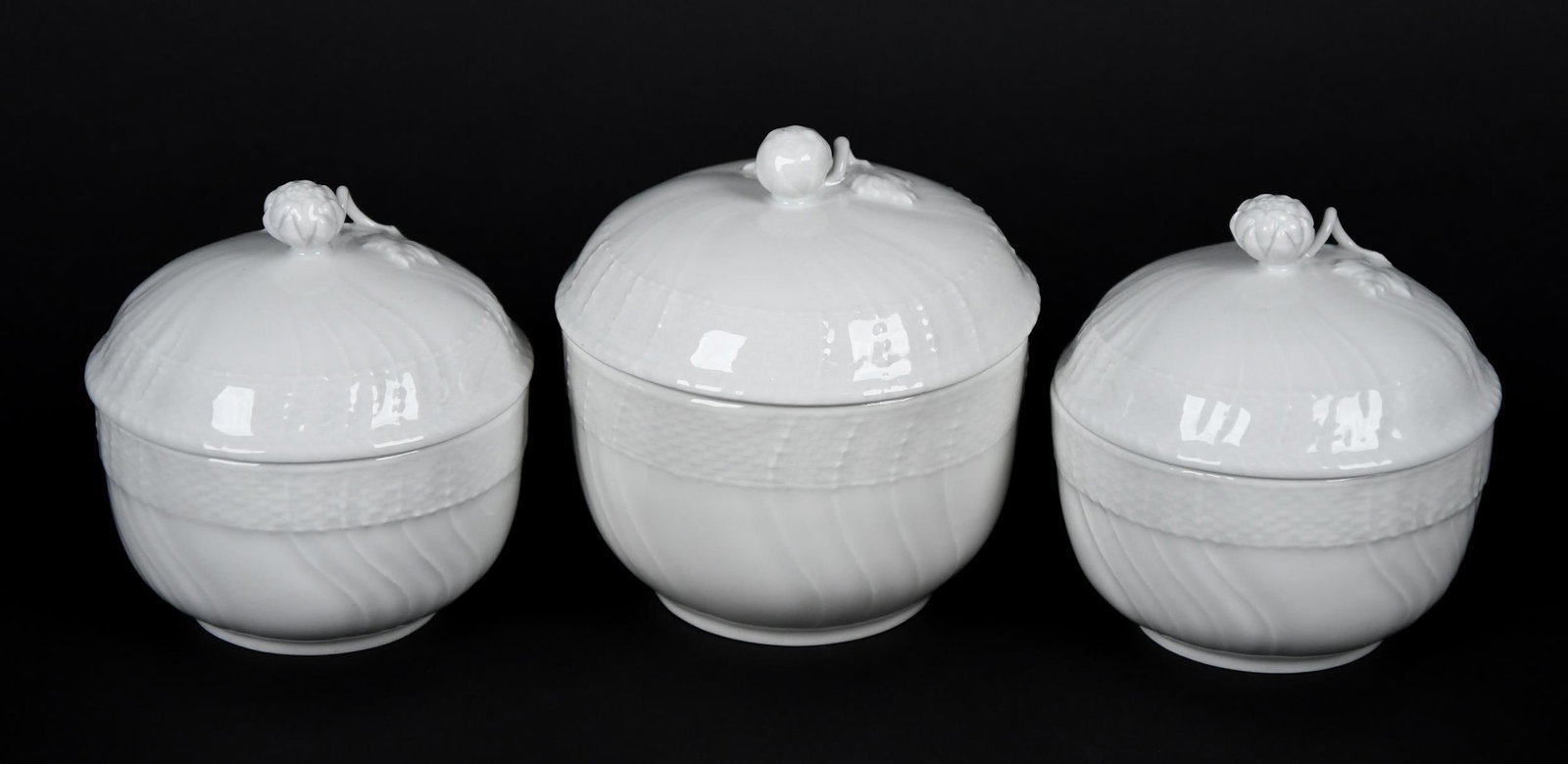KPM BERLIN NEUOSIER PATTERN CHINA SET. - 8