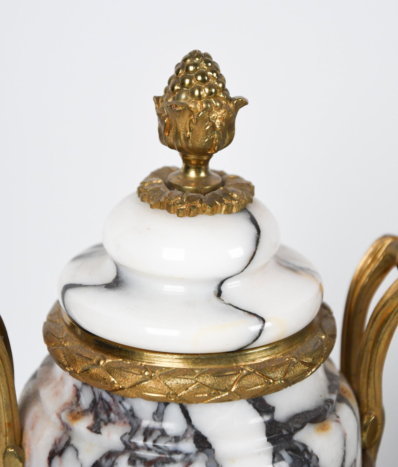 ANTIQUE FRENCH MARBLE AND ORMLOU CLOCK SET. - 5