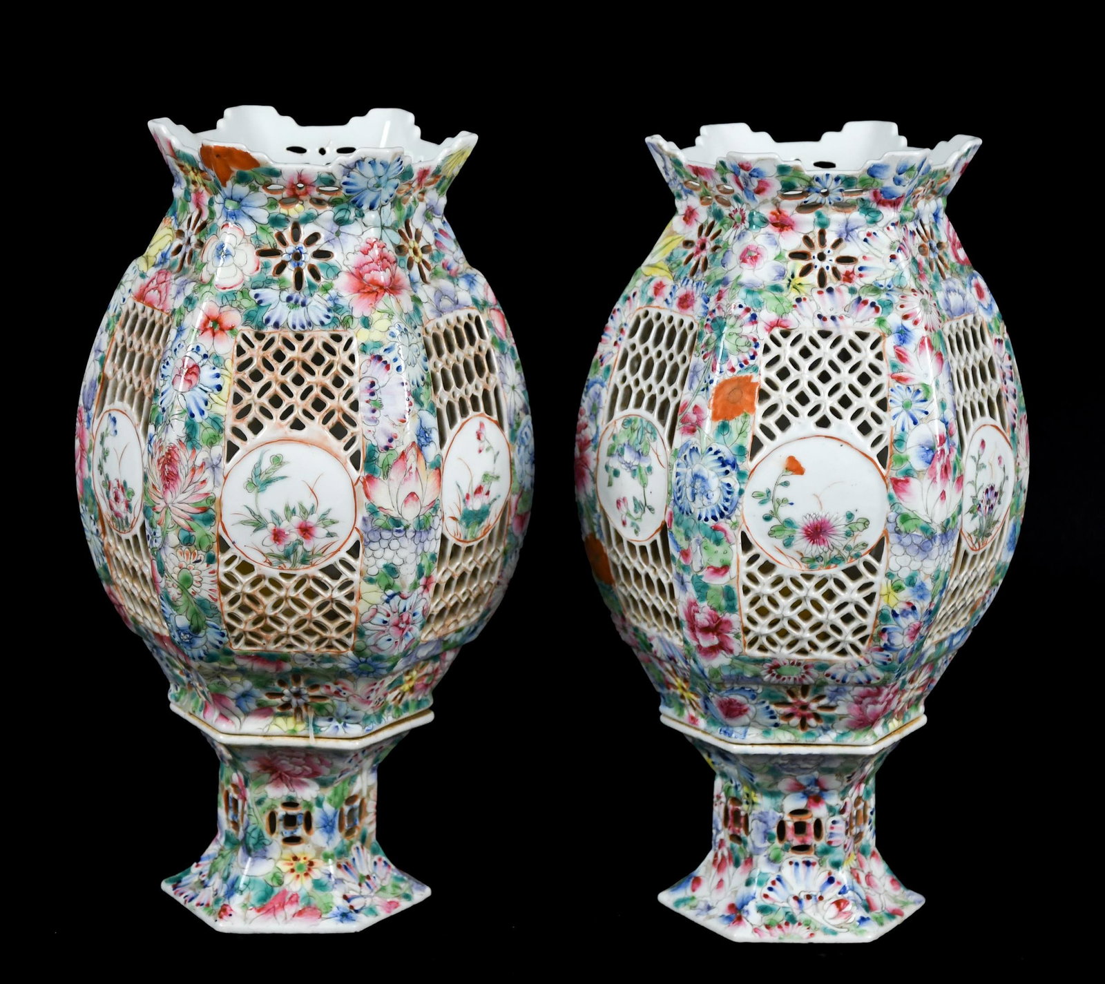 PAIR OF ANTIQUE CHINESE FAMILLE ROSE LANTERNS. (1 of 10)