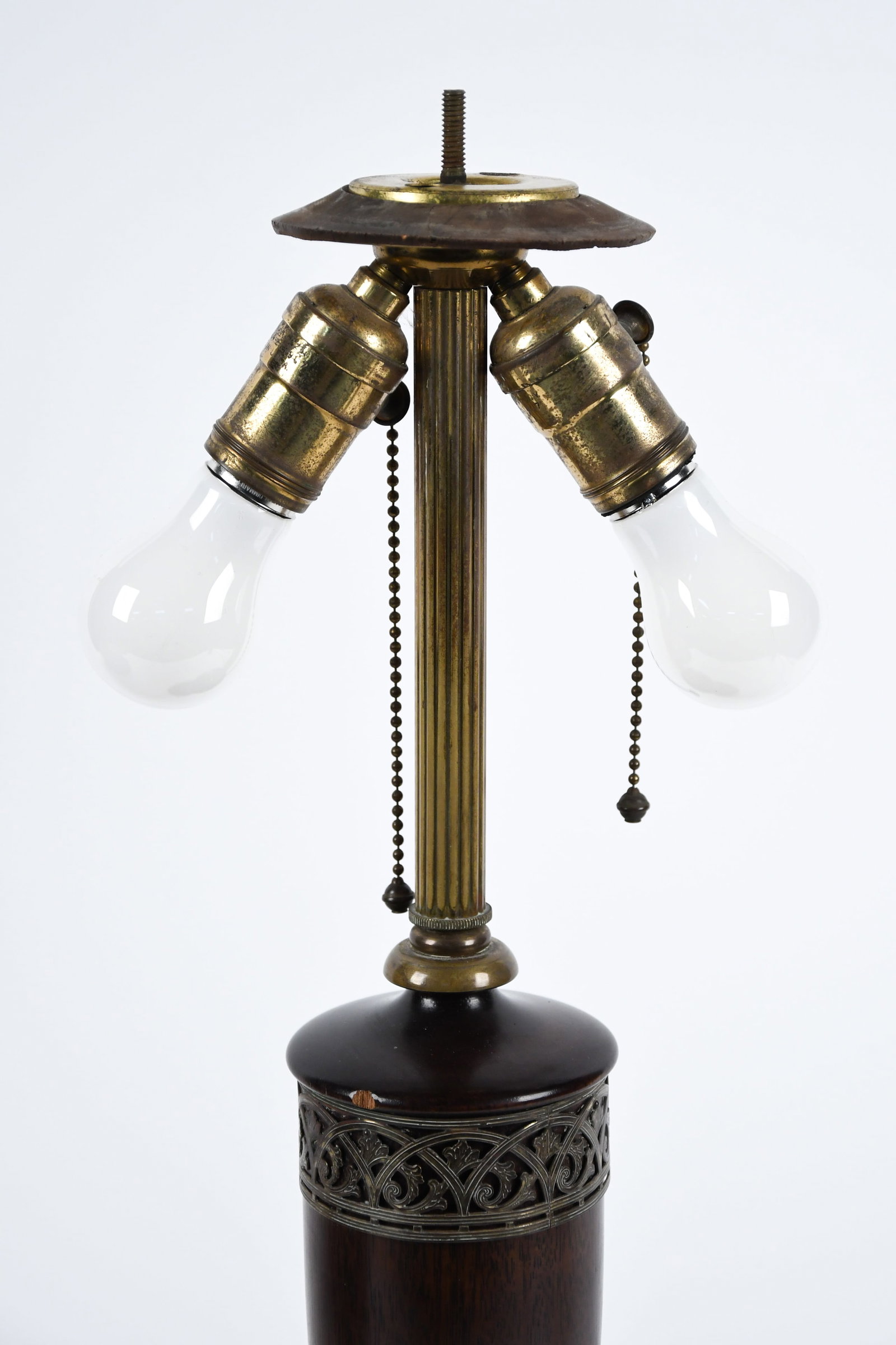 ANTIQUE TABLE LAMP, PAIRPOINT NAUTICAL SHADE. - 5