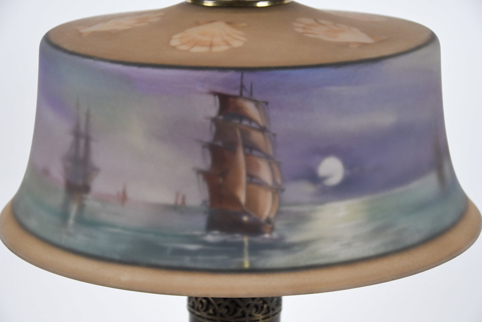 ANTIQUE TABLE LAMP, PAIRPOINT NAUTICAL SHADE. - 9