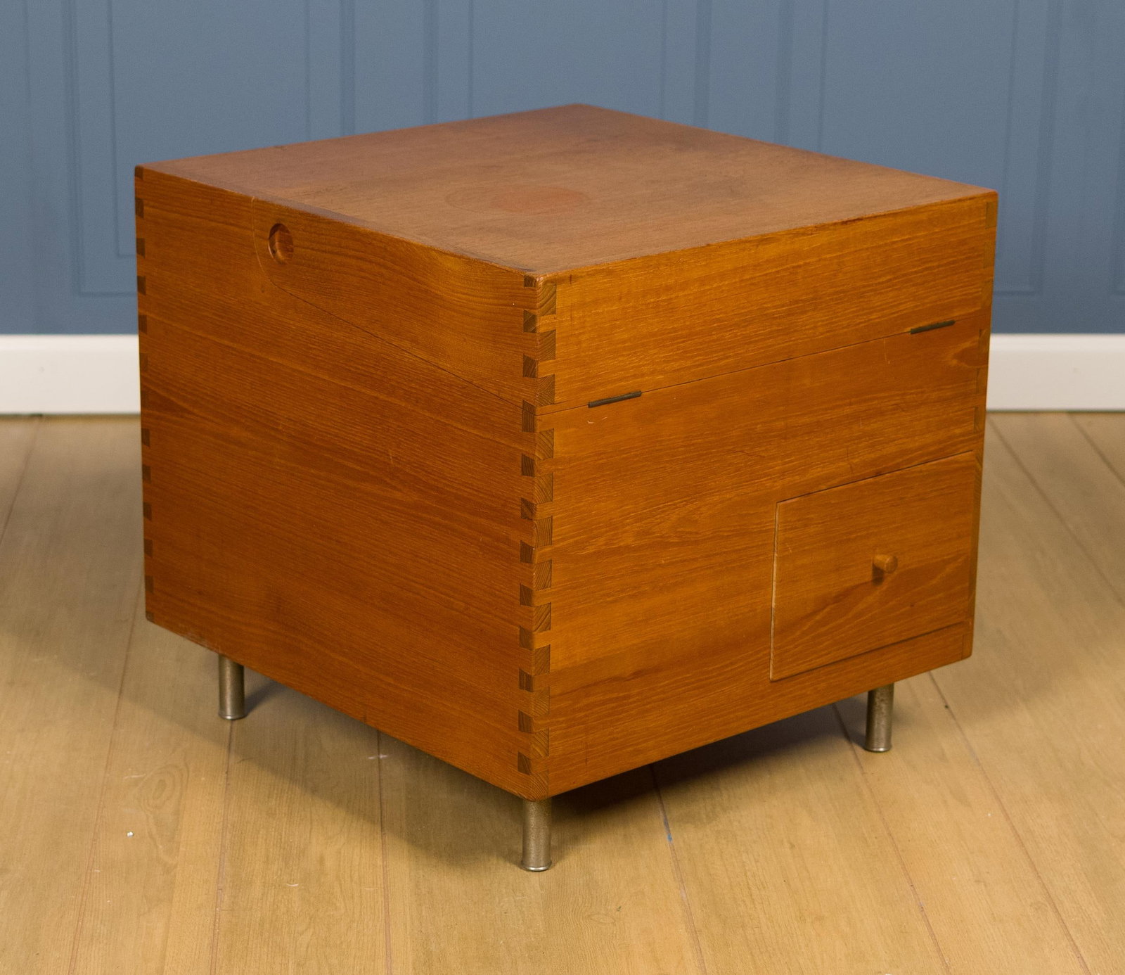 HANS WEGNER CUBE BAR. - 2