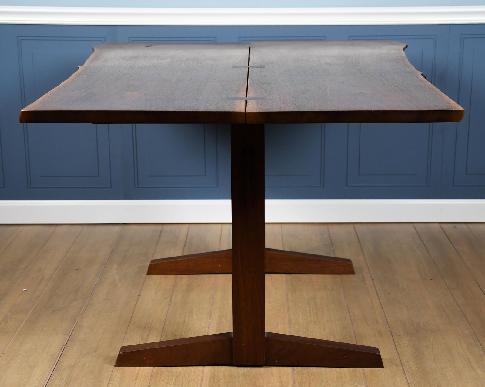 GEORGE NAKASHIMA LIVE EDGE WALNUT DINING TABLE. - 5
