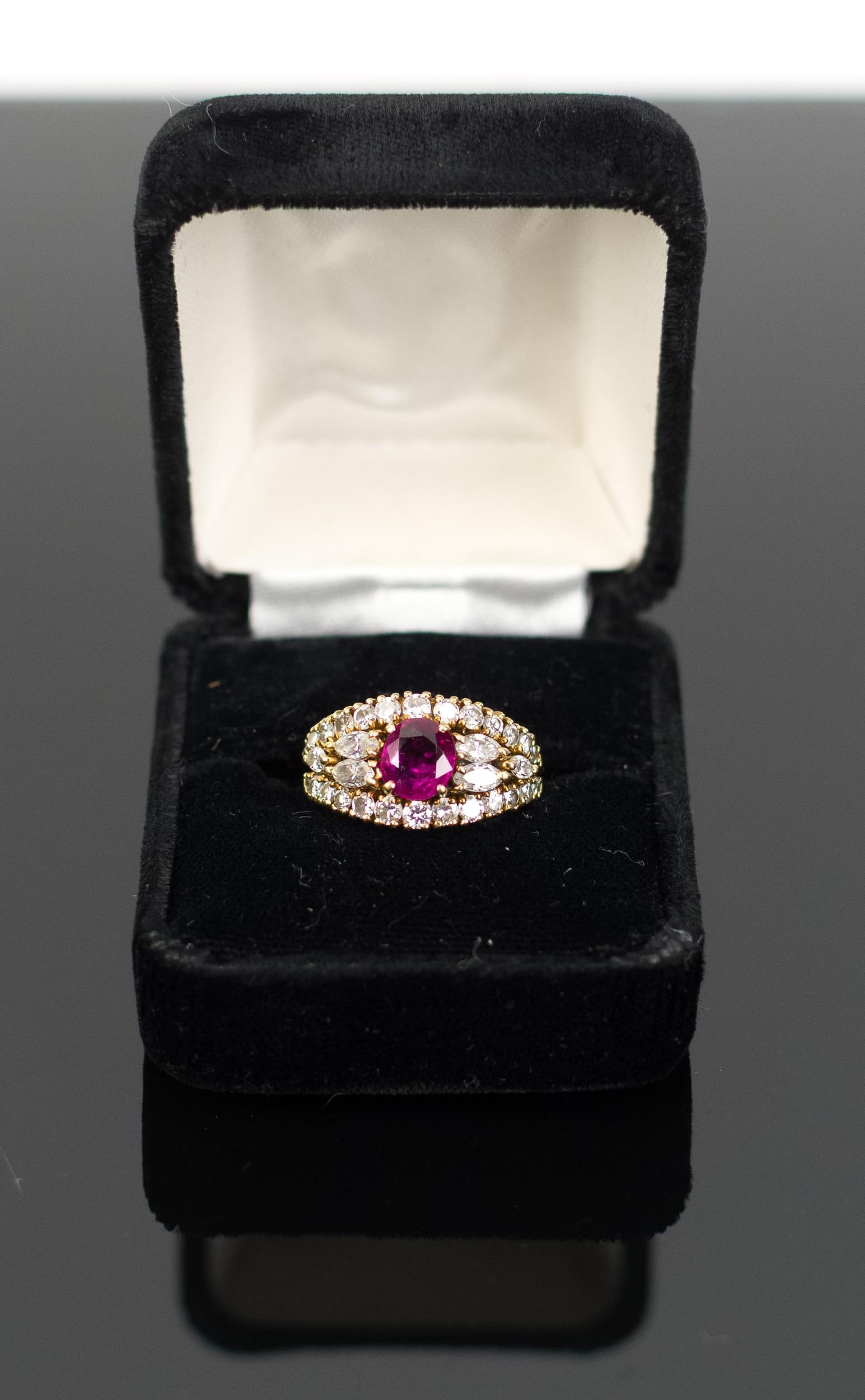 18K GOLD 1.0 CT. OVAL RUBY & DIAMOND RING. - 4