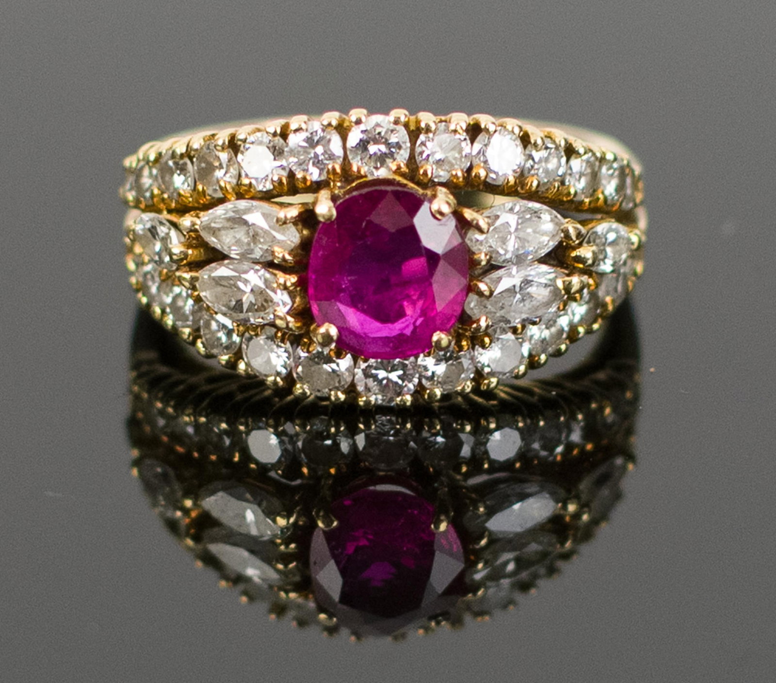 18K GOLD 1.0 CT. OVAL RUBY & DIAMOND RING. - 5