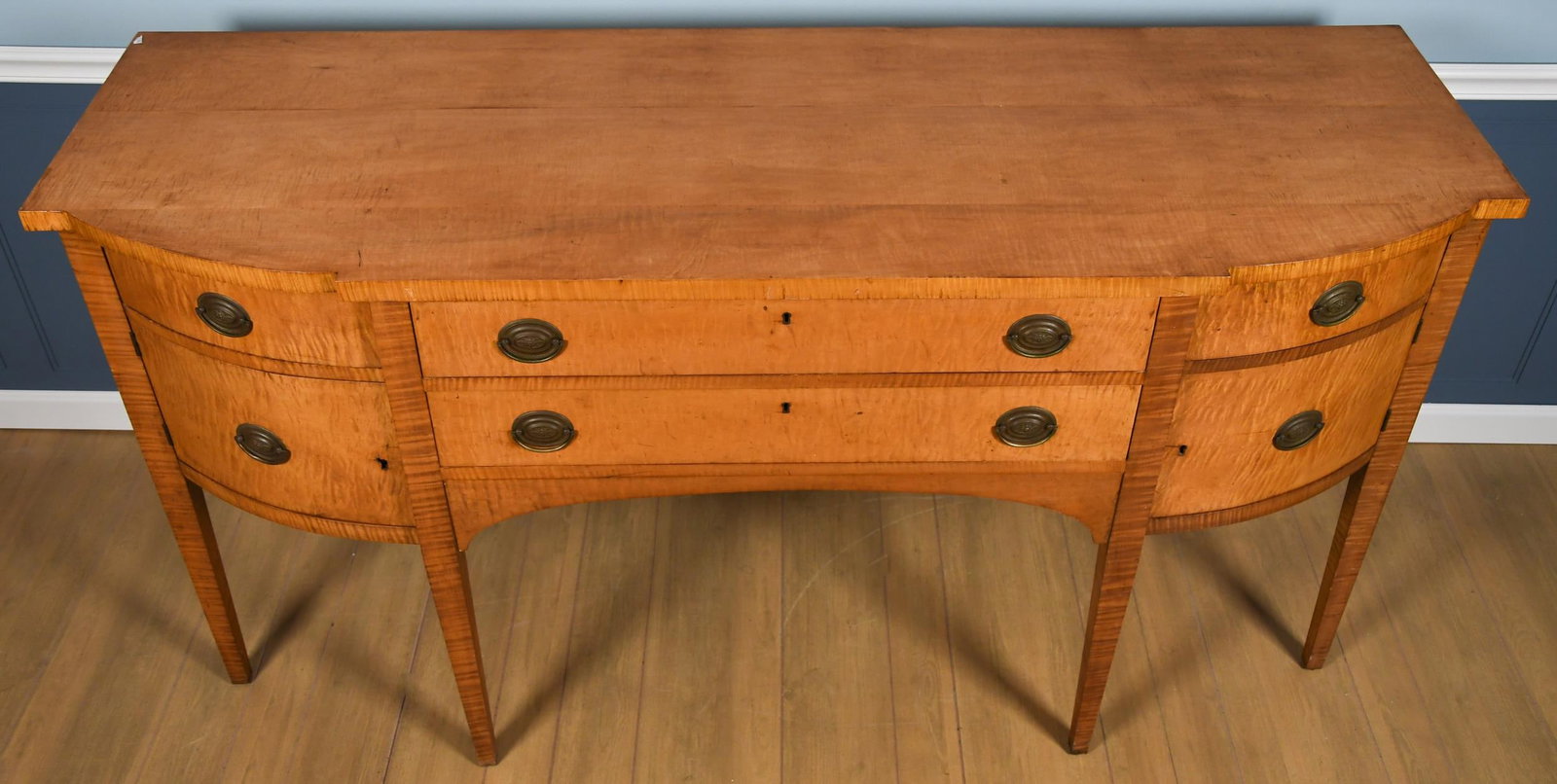 20TH C. SOLID TIGER MAPLE HEPPLEWHITE STYLE SIDEBOARD - 5