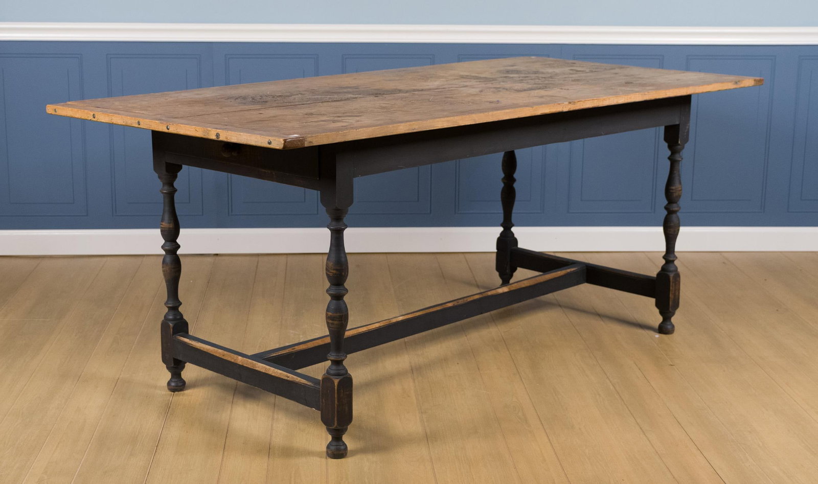 HENRY PAGE (NH) COUNTRY FARM TABLE. (1 of 8)