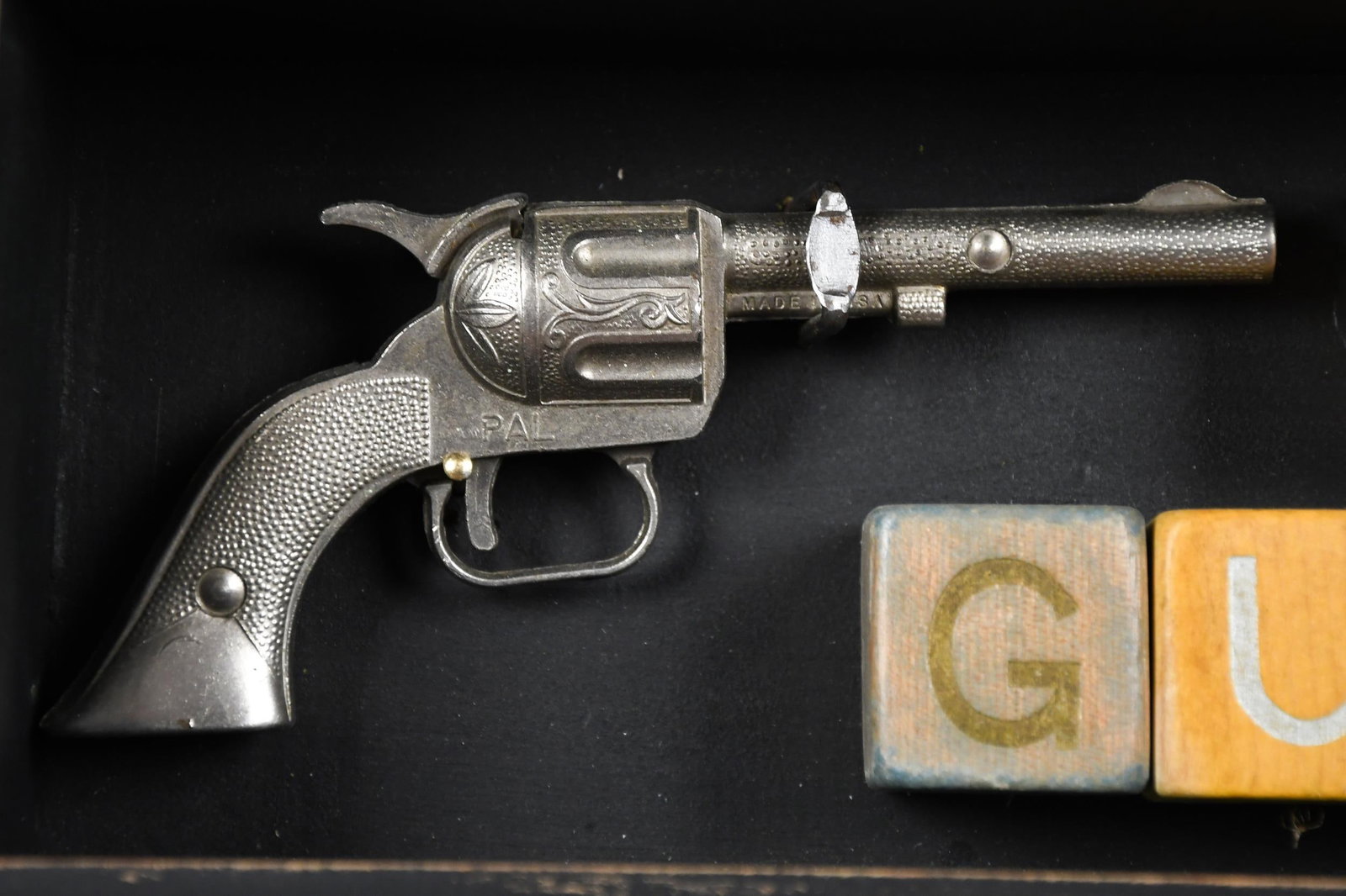 WARREN KIMBLE ASSEMBLAGE, NO GUNS. - 6