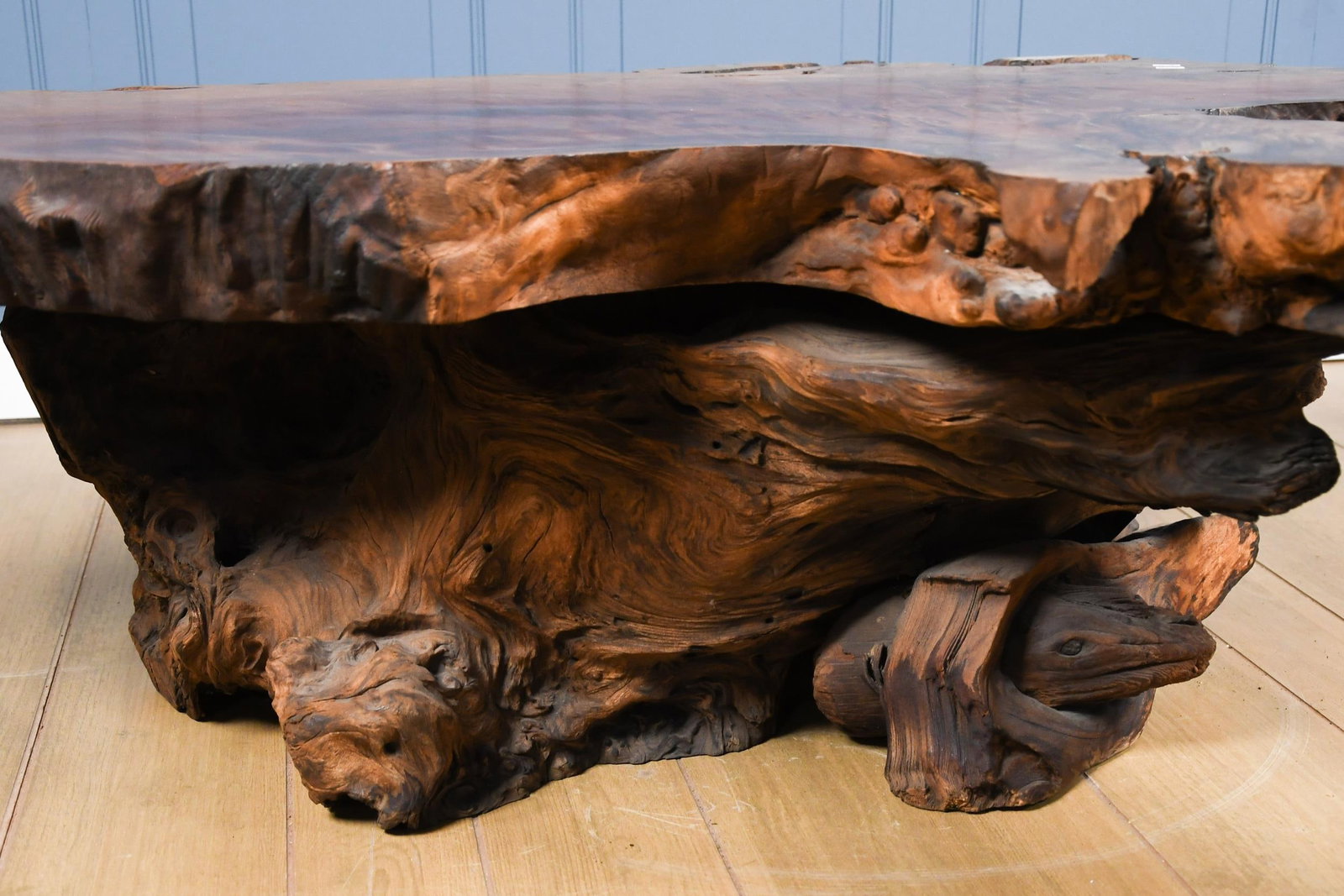 LARGE LIVE EDGE COFFEE TABLE. - 2