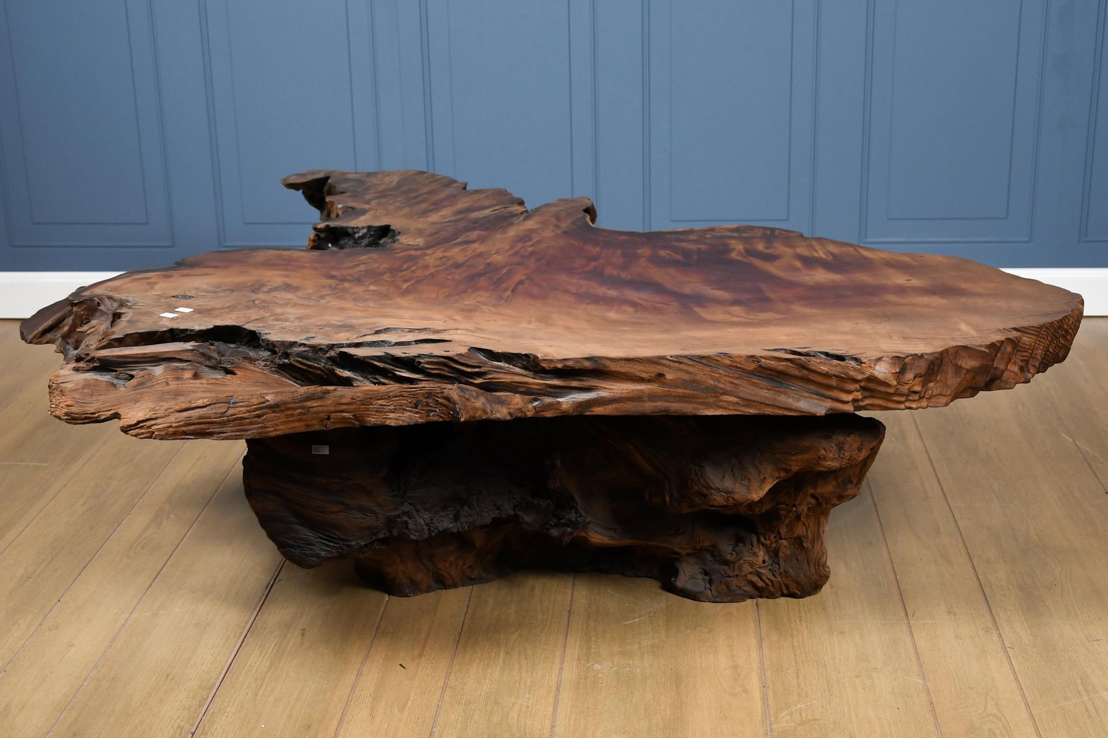 LARGE LIVE EDGE COFFEE TABLE. - 6