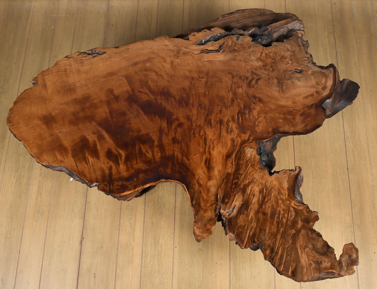 LARGE LIVE EDGE COFFEE TABLE. - 7