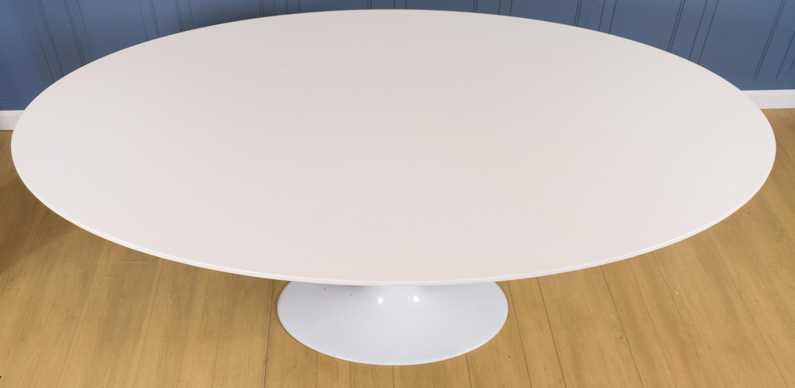 CONTEMPORARY TULIP STYLE DINING TABLE. - 2