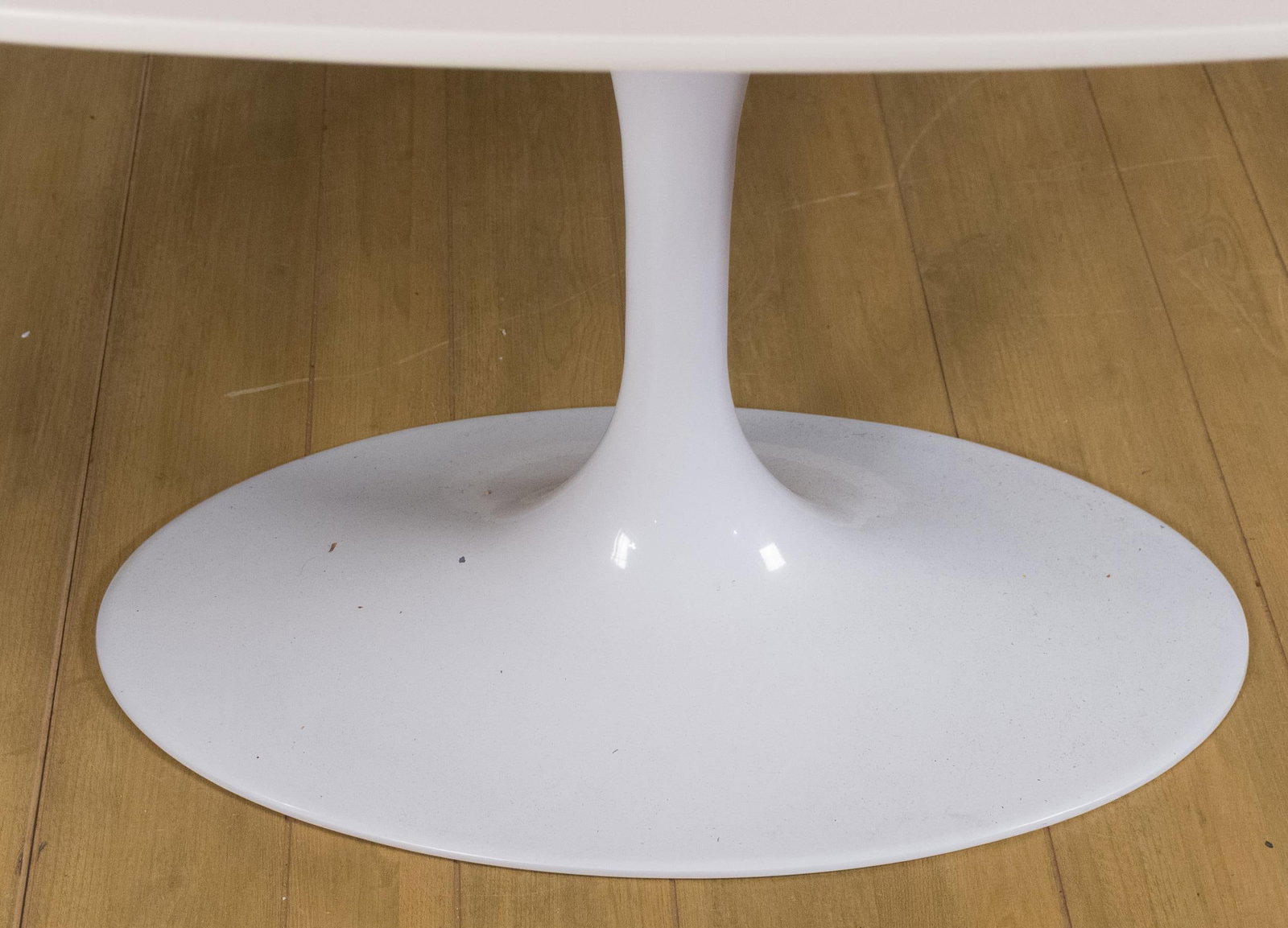 CONTEMPORARY TULIP STYLE DINING TABLE. - 3