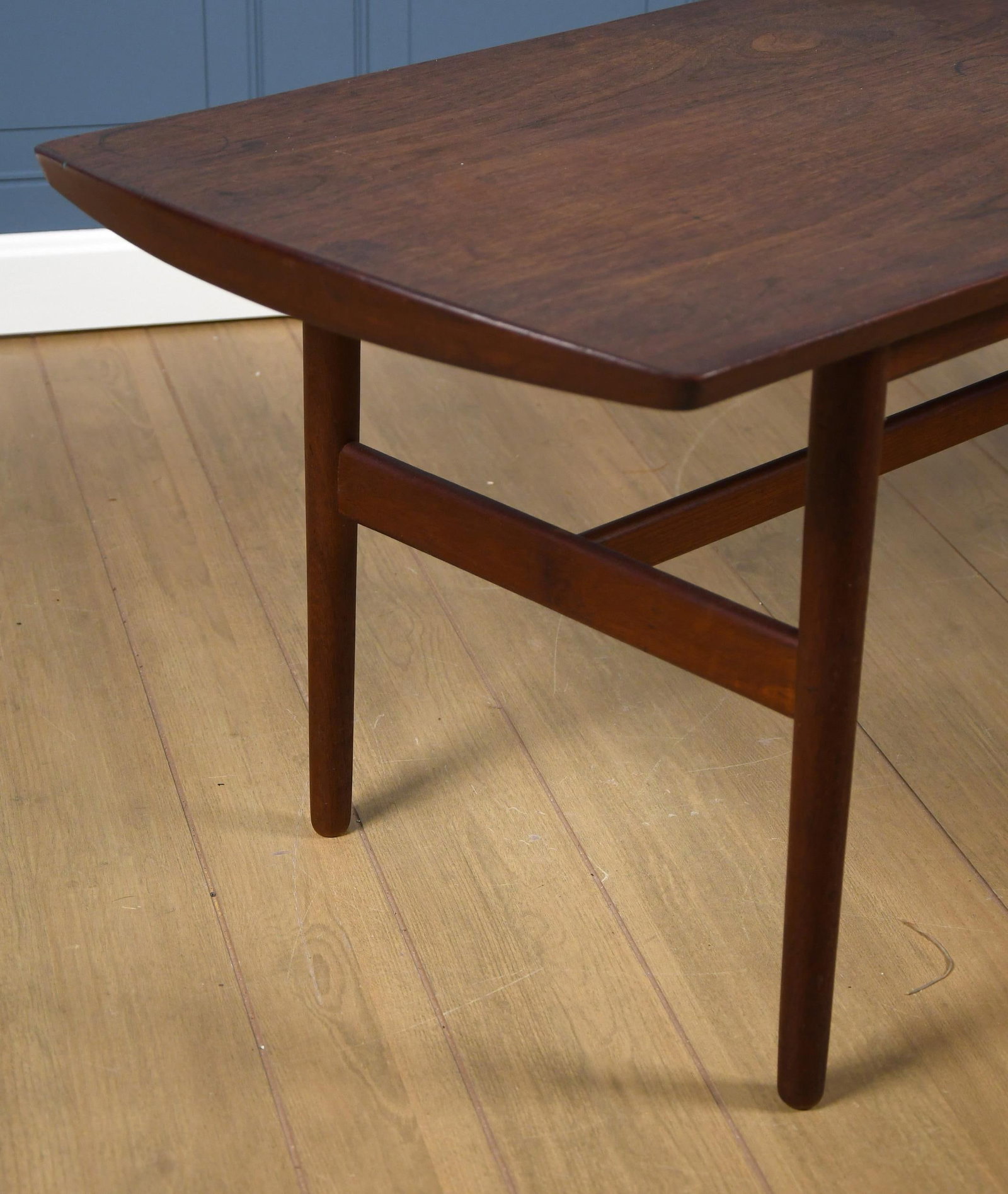 VINTAGE TEAK COFFEE TABLE. - 4