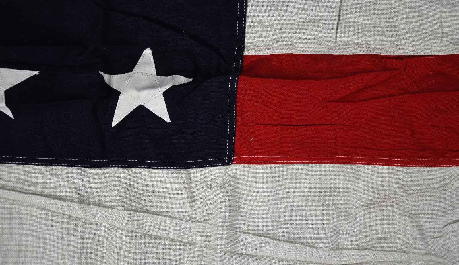 FIVE VINTAGE AMERICAN FLAGS . - 3