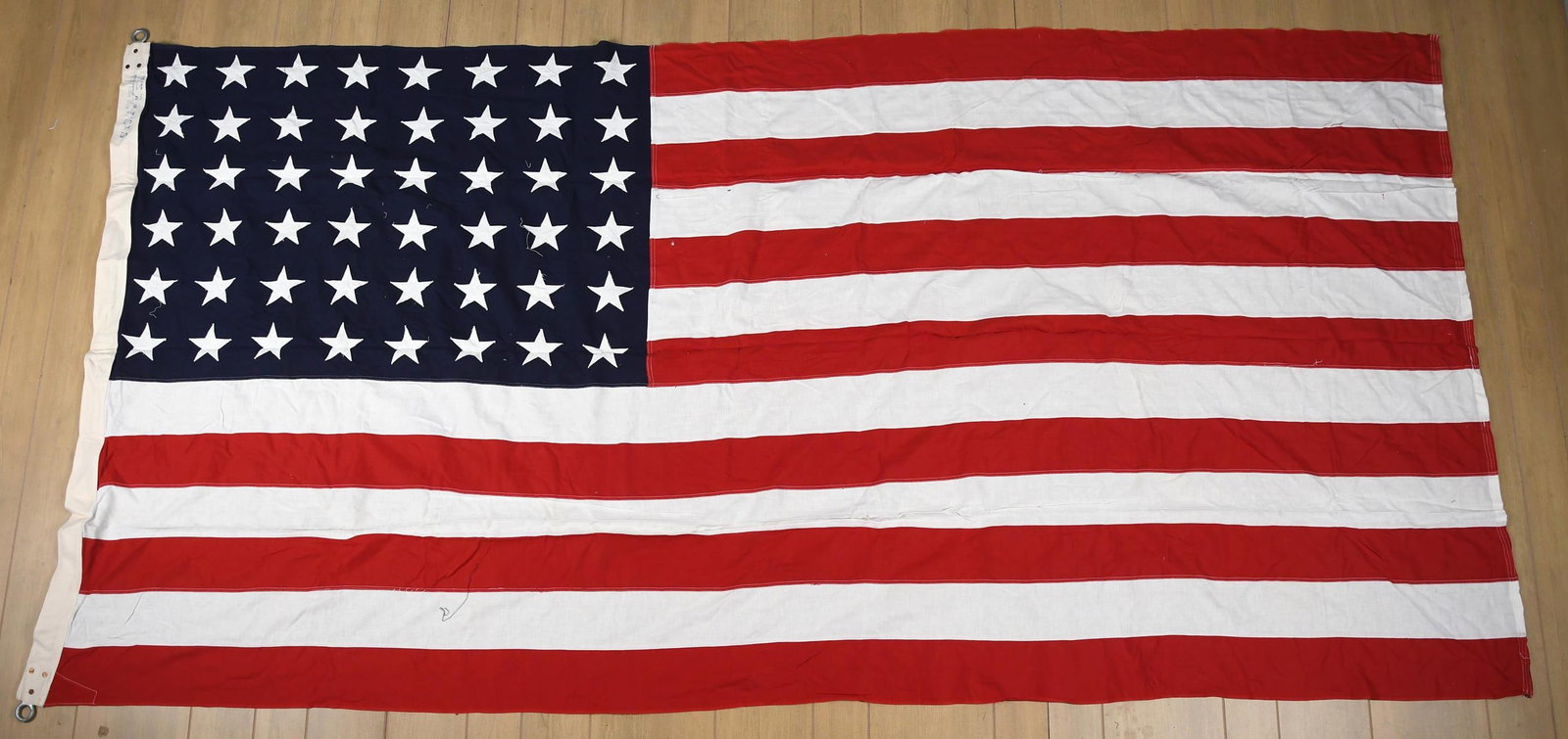 FIVE VINTAGE AMERICAN FLAGS . - 5
