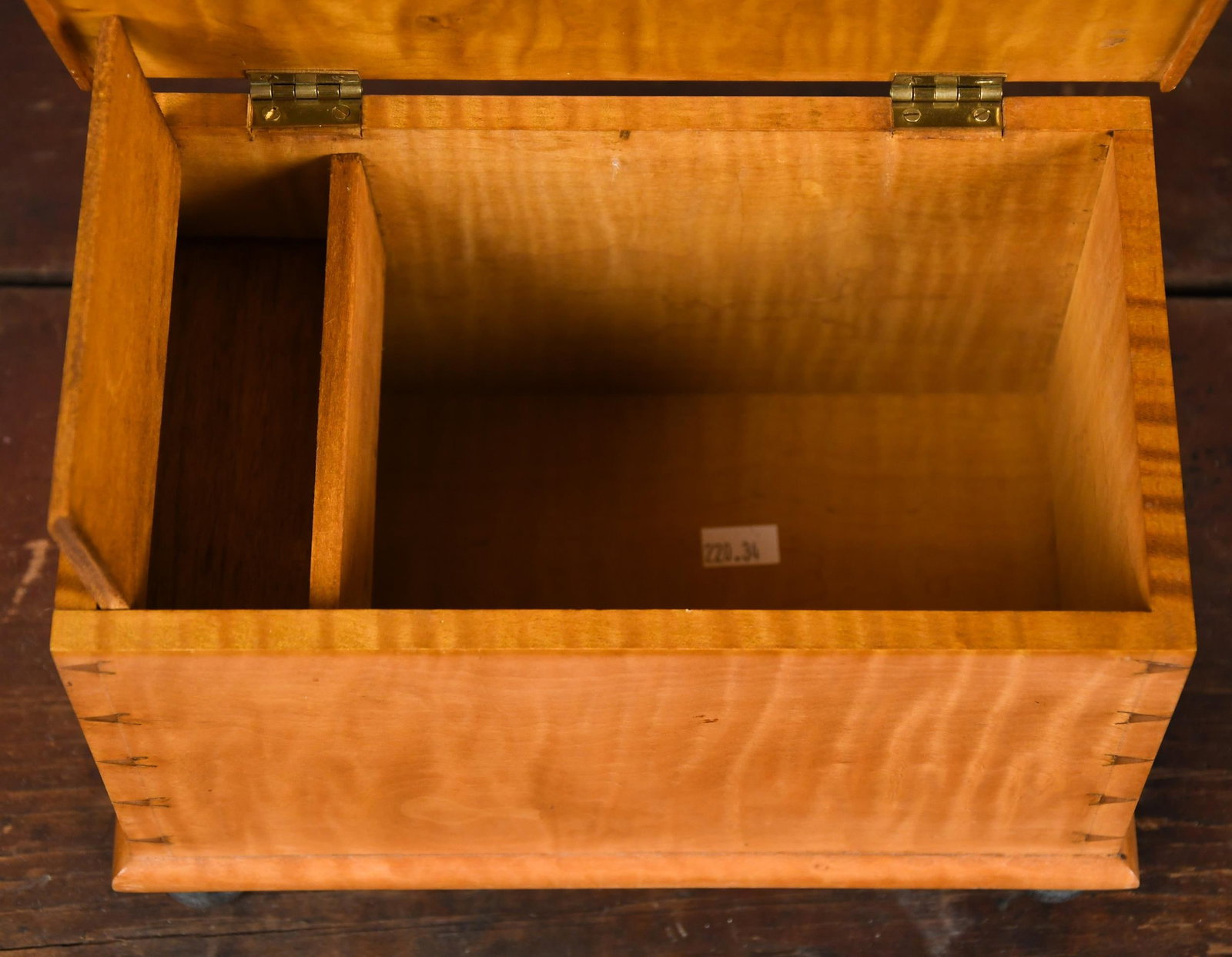 MICHAEL MCCULLOUGH MINIATURE TIGER MAPLE BOX. - 5
