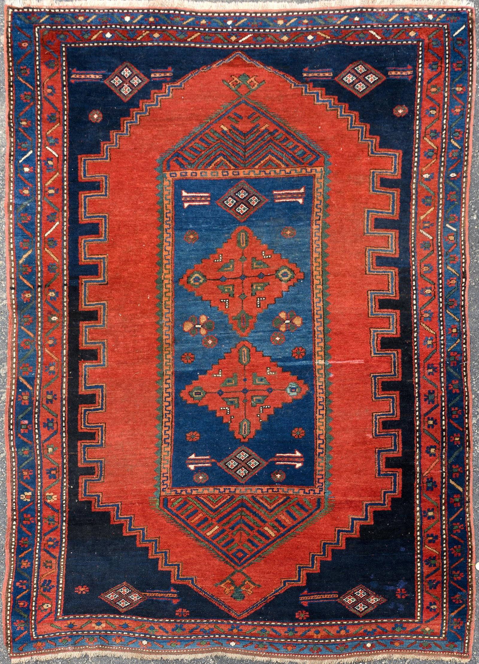 ANTIQUE ORIENTAL AREA RUG. (1 of 7)