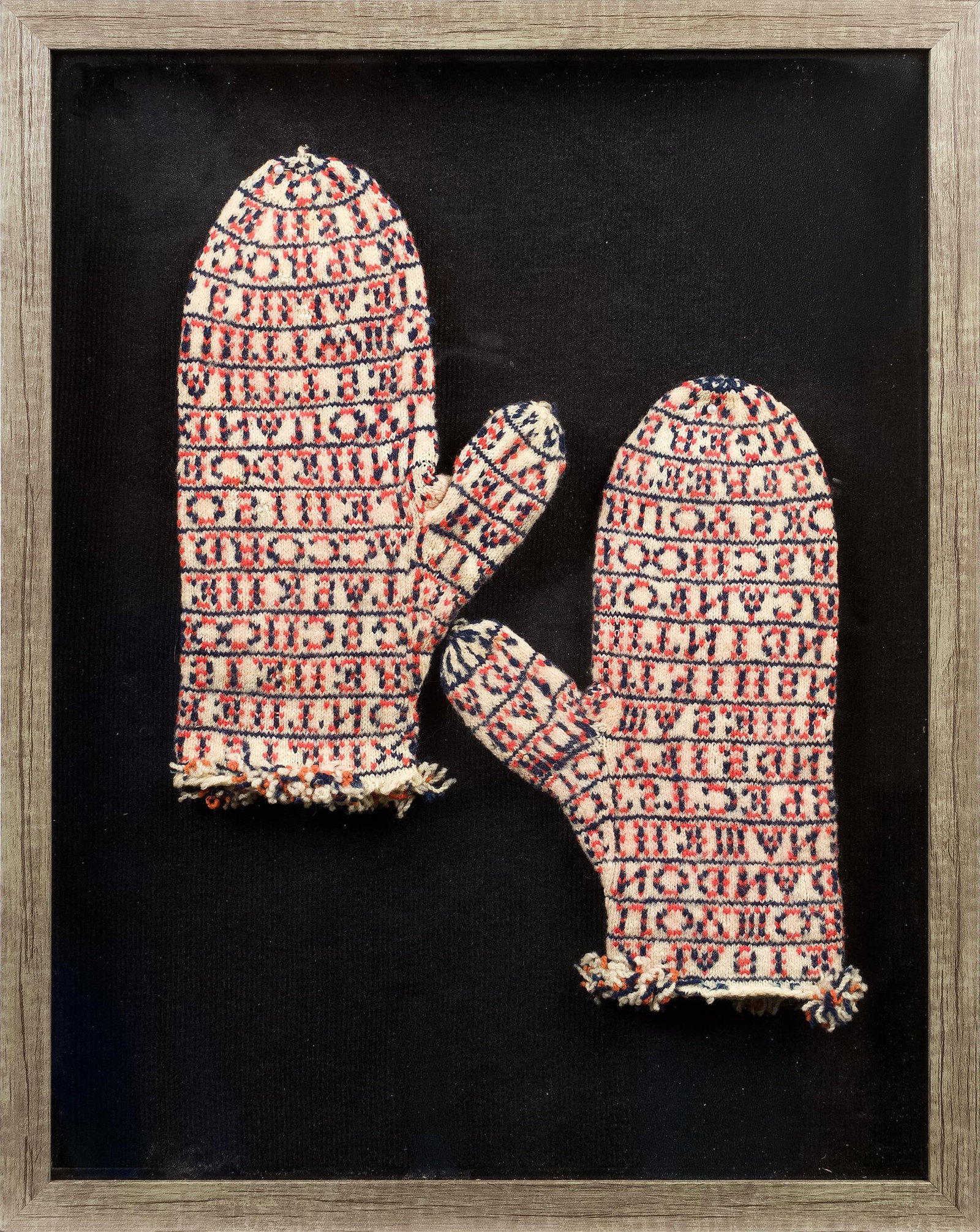 19TH C. HAND STITCHED FRIENDSHIP MITTENS. (1 of 6)