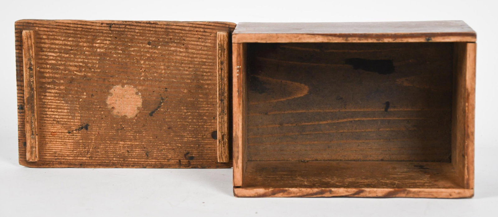 WHIMSICAL PAINTED PINE BOX. - 8