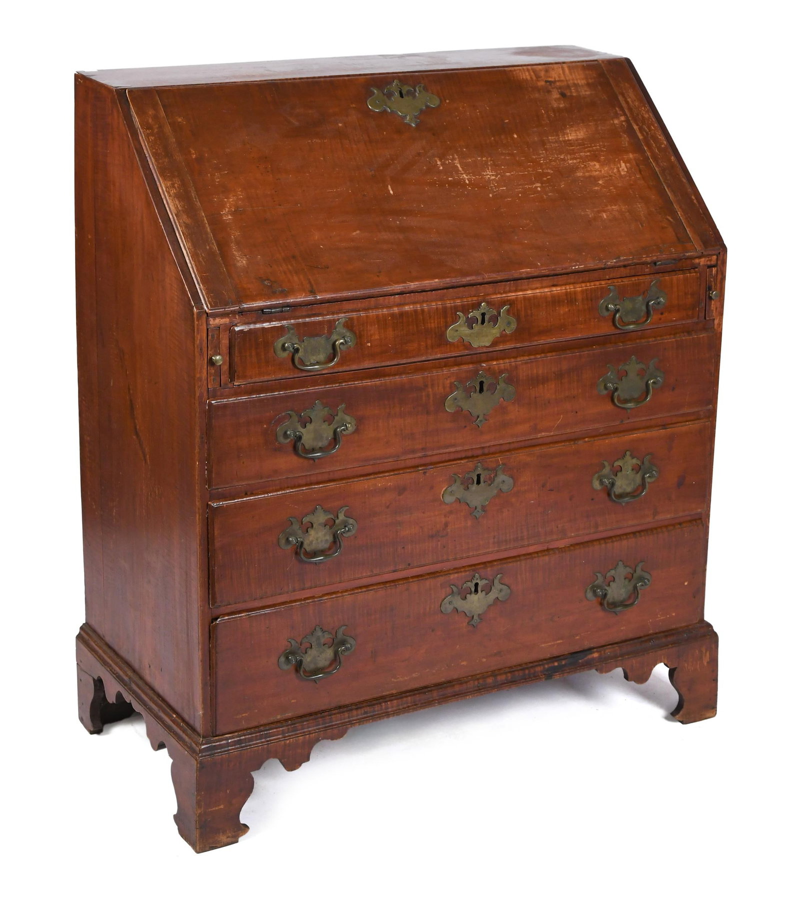 18TH C. AMERICAN FIGURED MAPLE DESK, OLD COLOR.: A ca. 1770 American, likely Maine, figured maple slant-lid Chippendale desk in old red stain. Dovetailed case with a hinged upper slant-lid that reveals a well-fitted interior, over four full length