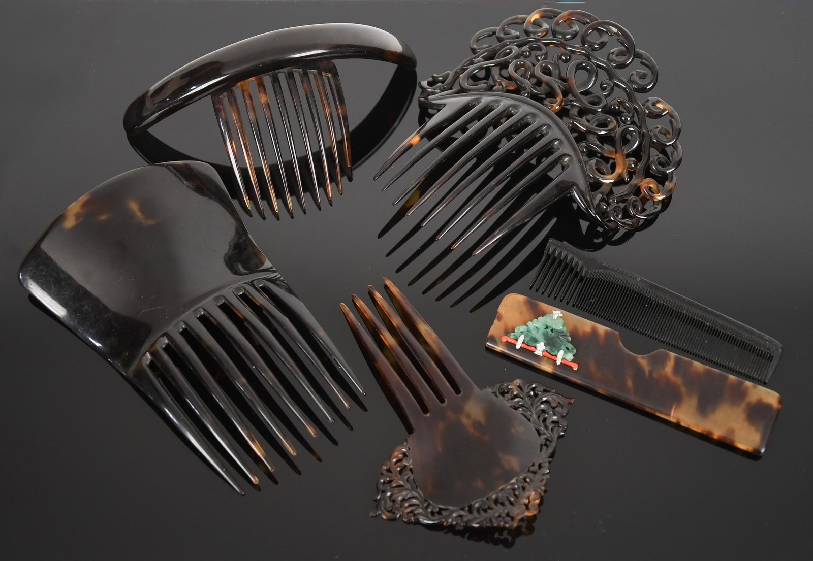 ANTIQUE TORTOISE SHELL HAIR ACCESSORIES & COMB CASE. (1 of 1)