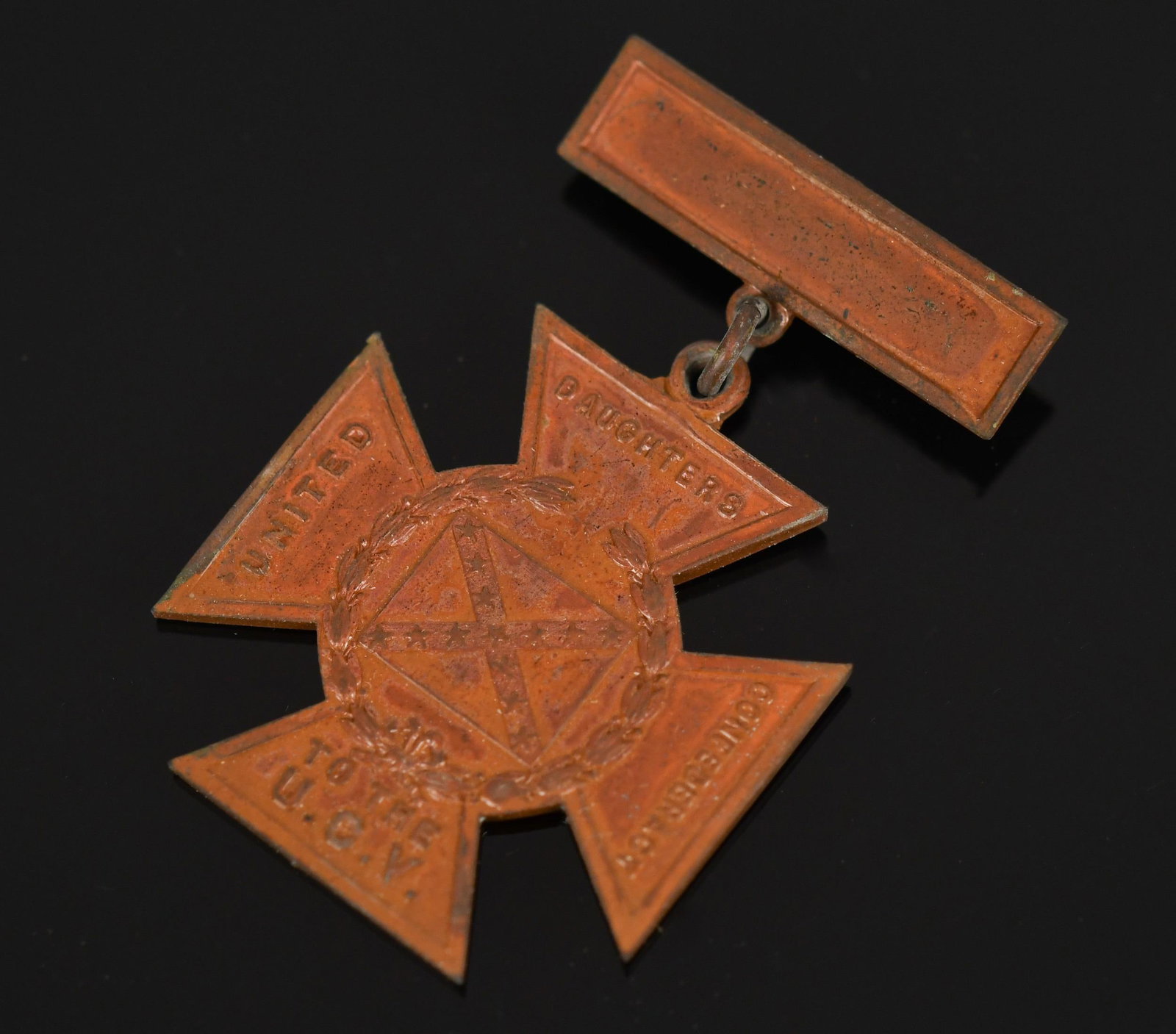 UCV MILITARY DAUGHTER'S SOUTHERN CROSS OF HONOR PIN.: An antique, United Confederate Veteran's, medal/pin, Southern Cross of Honor, United Daughter's Confederacy, with original box, 1 7/8 inches long, including original box.