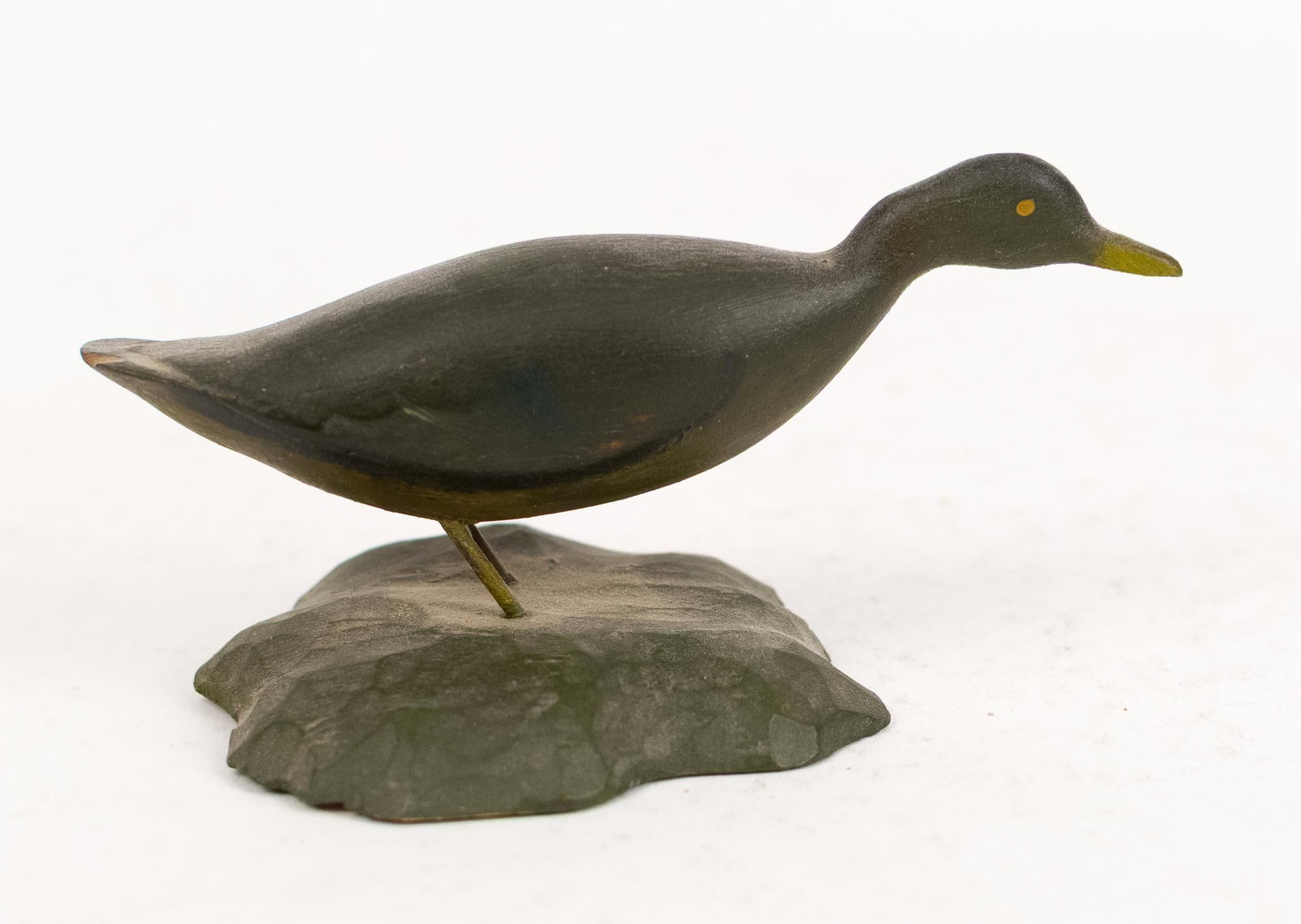 A. E. CROWELL MINI DUCK CARVING. - 4