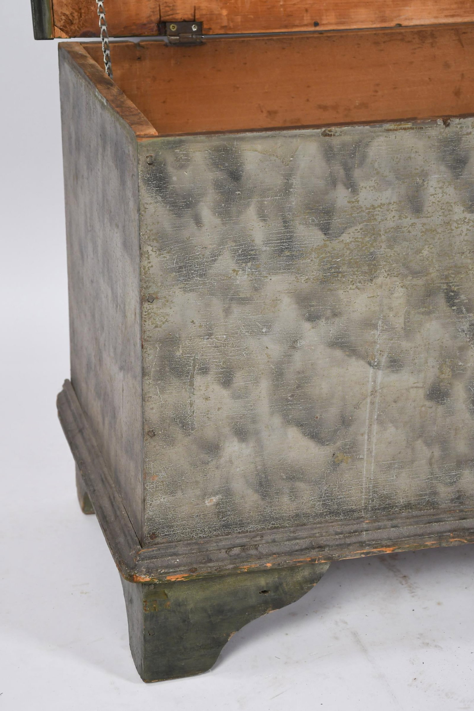 18TH C. PAINT DECORATED STORAGE BOX. - 4